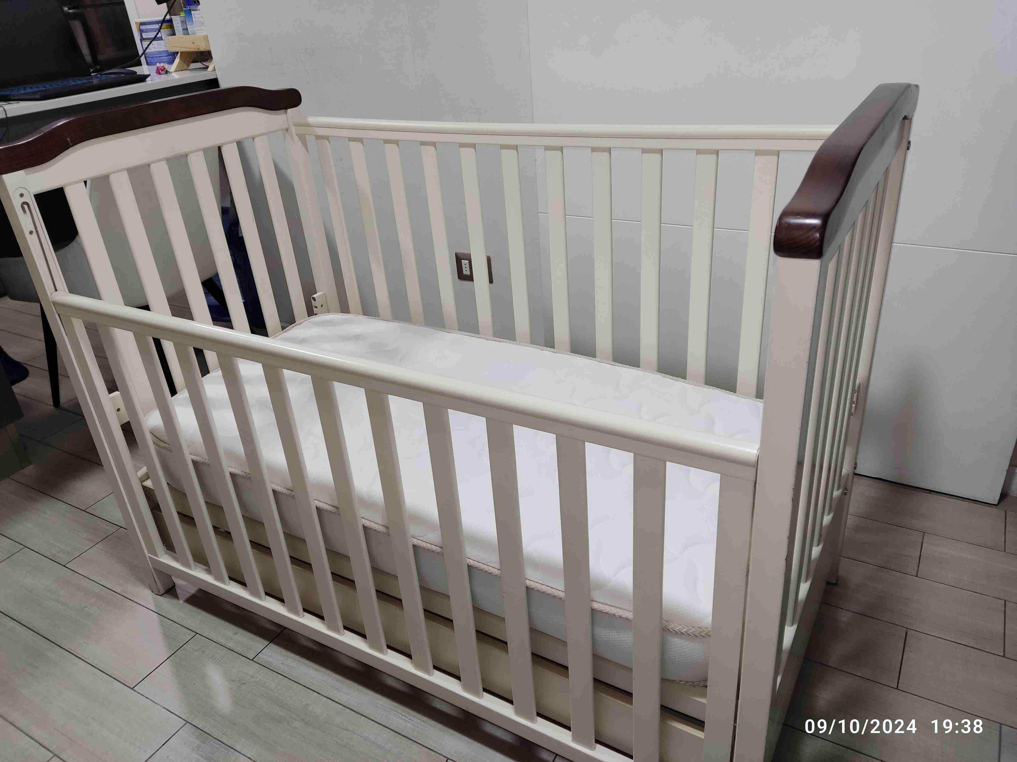 Cuna de madera con cajón - miniatura 3