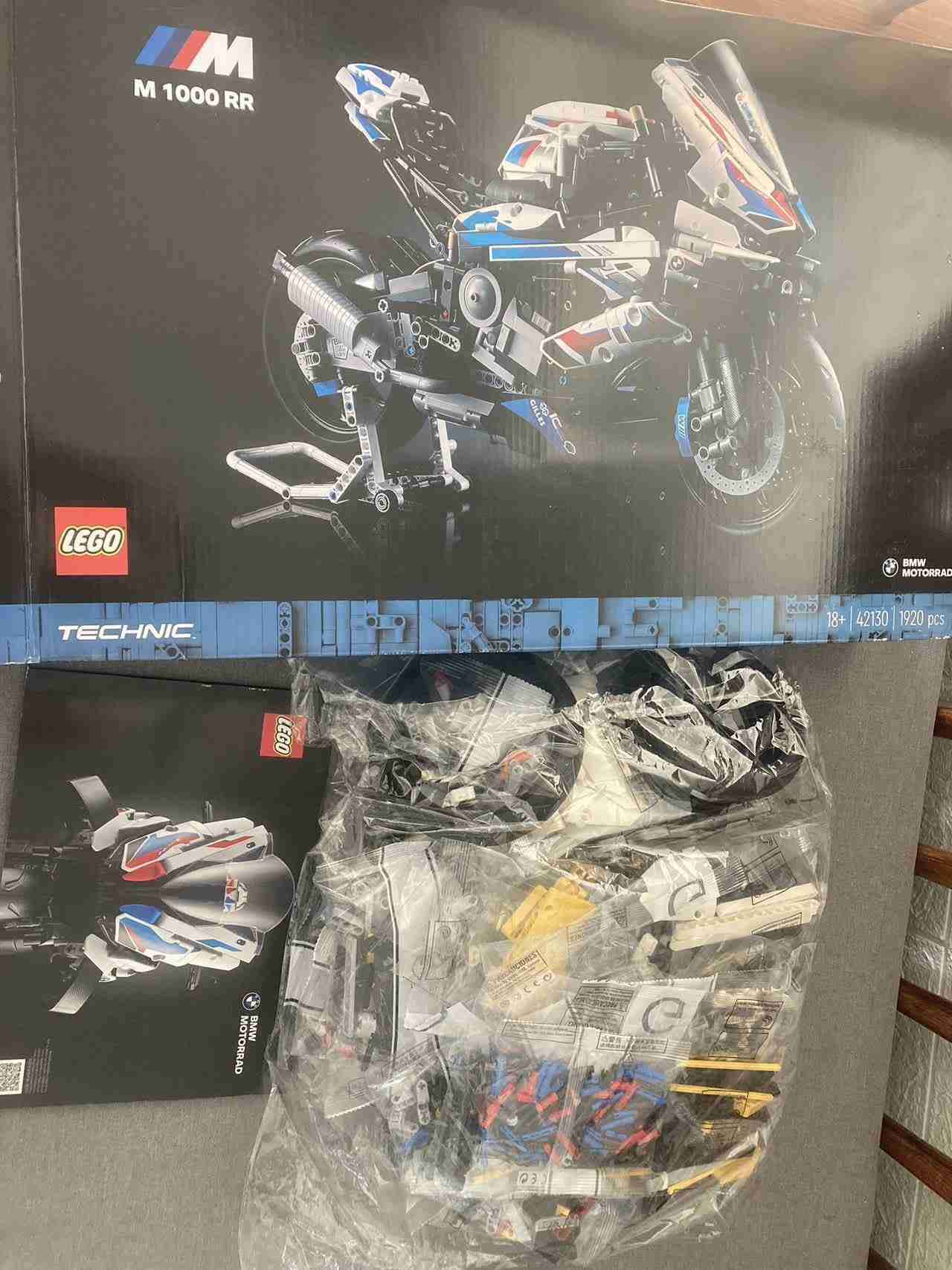 LEGO Technic BMW M 1000 RR - miniatura 2