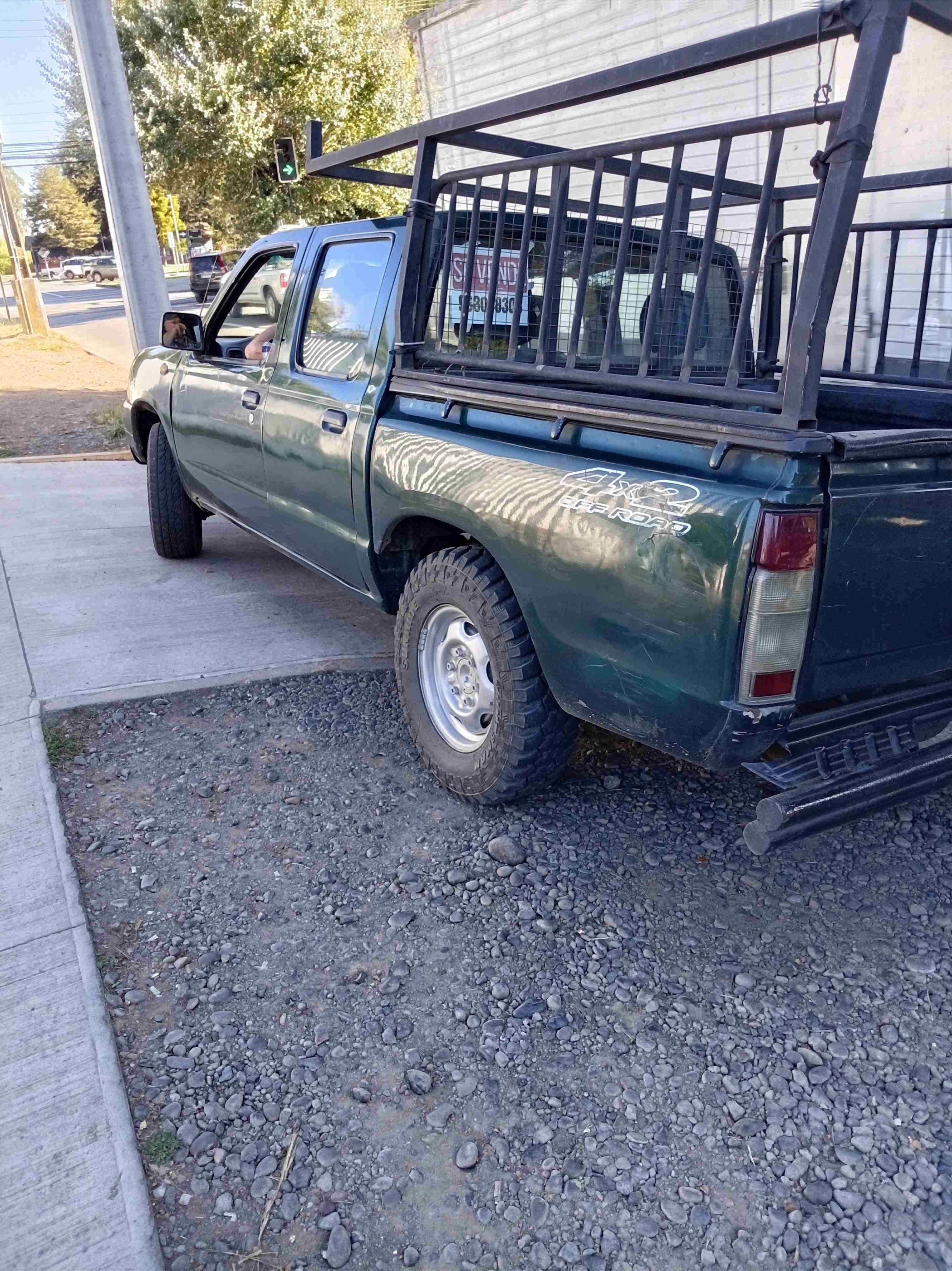 Camioneta pickup verde - miniatura 2