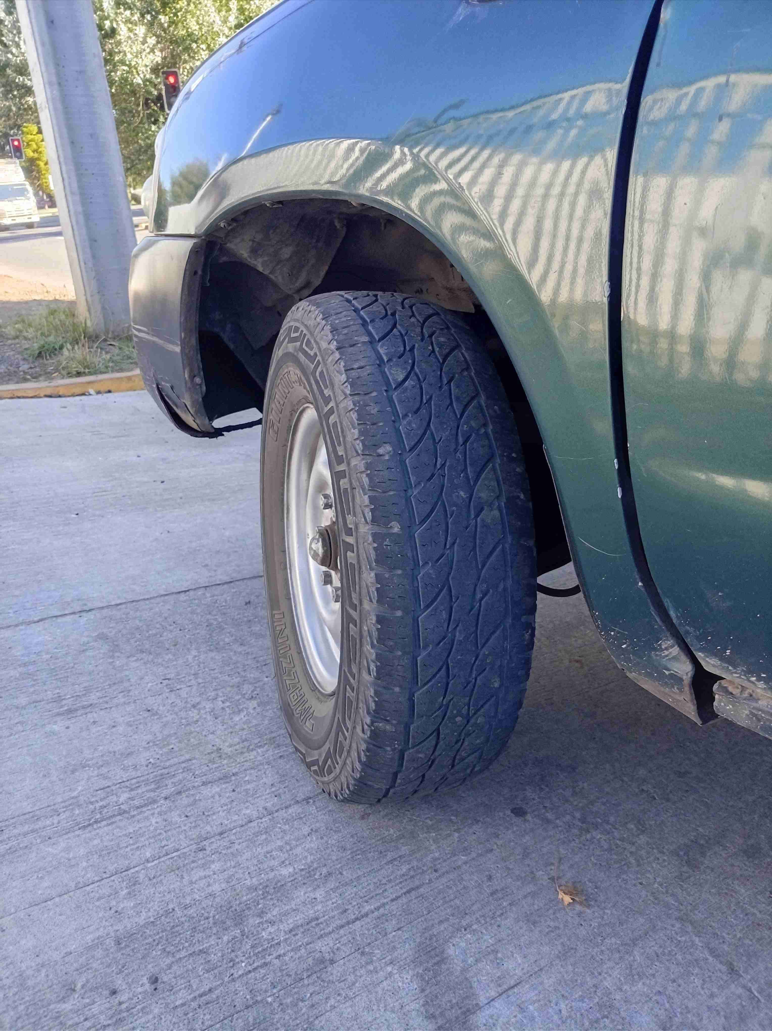 Camioneta pickup verde - miniatura 3