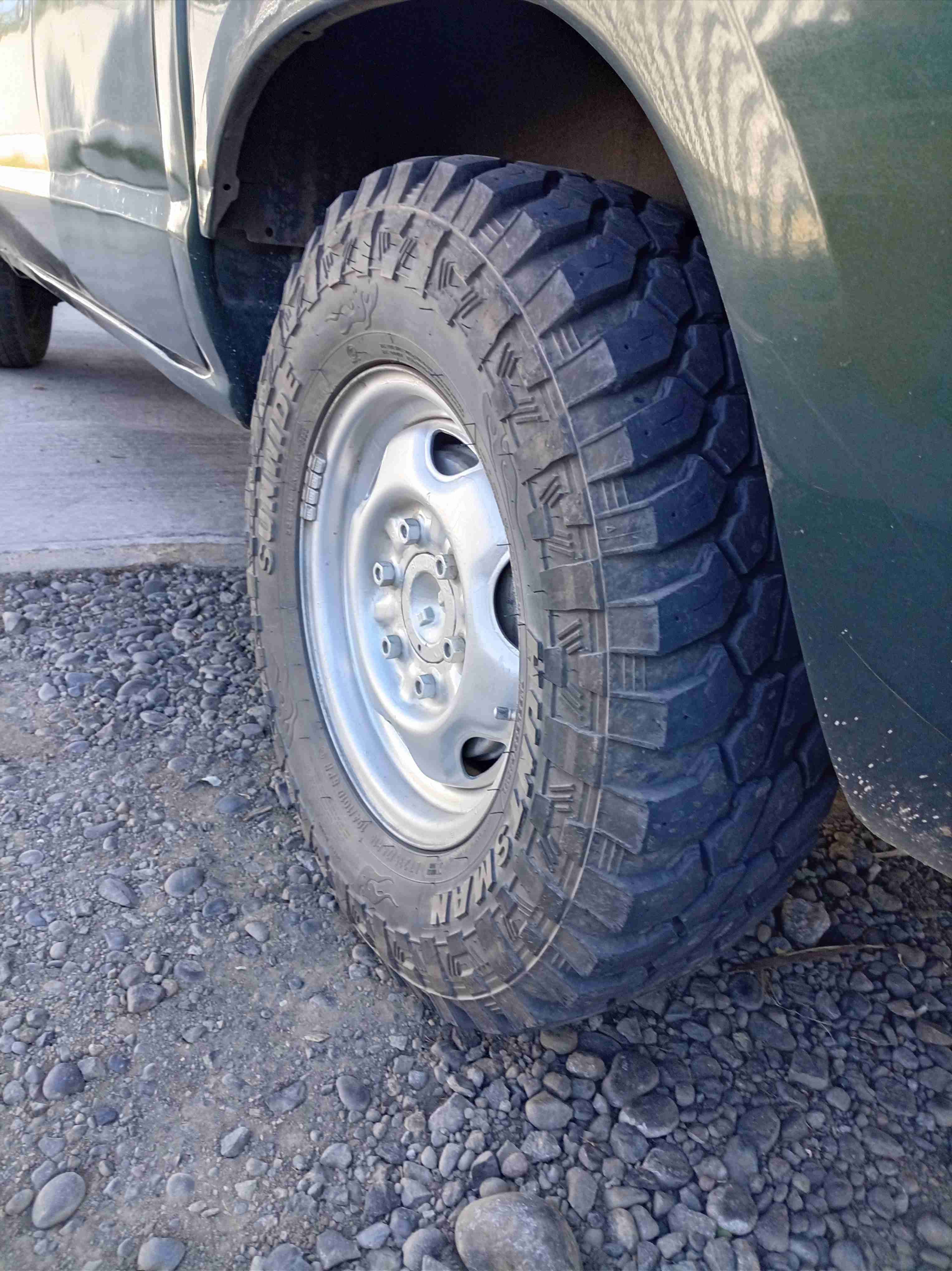 Camioneta pickup verde - miniatura 5