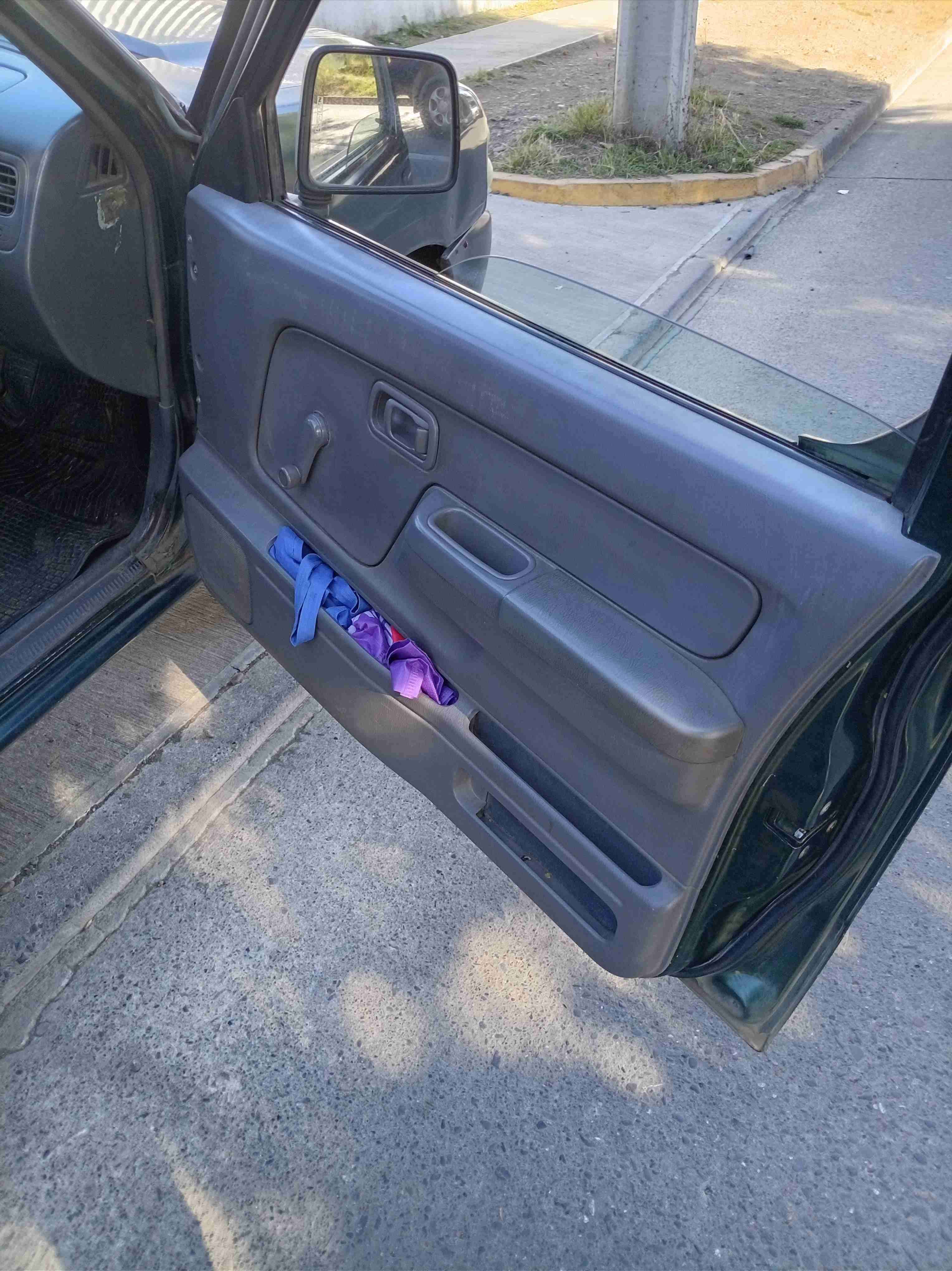 Camioneta pickup verde - miniatura 6