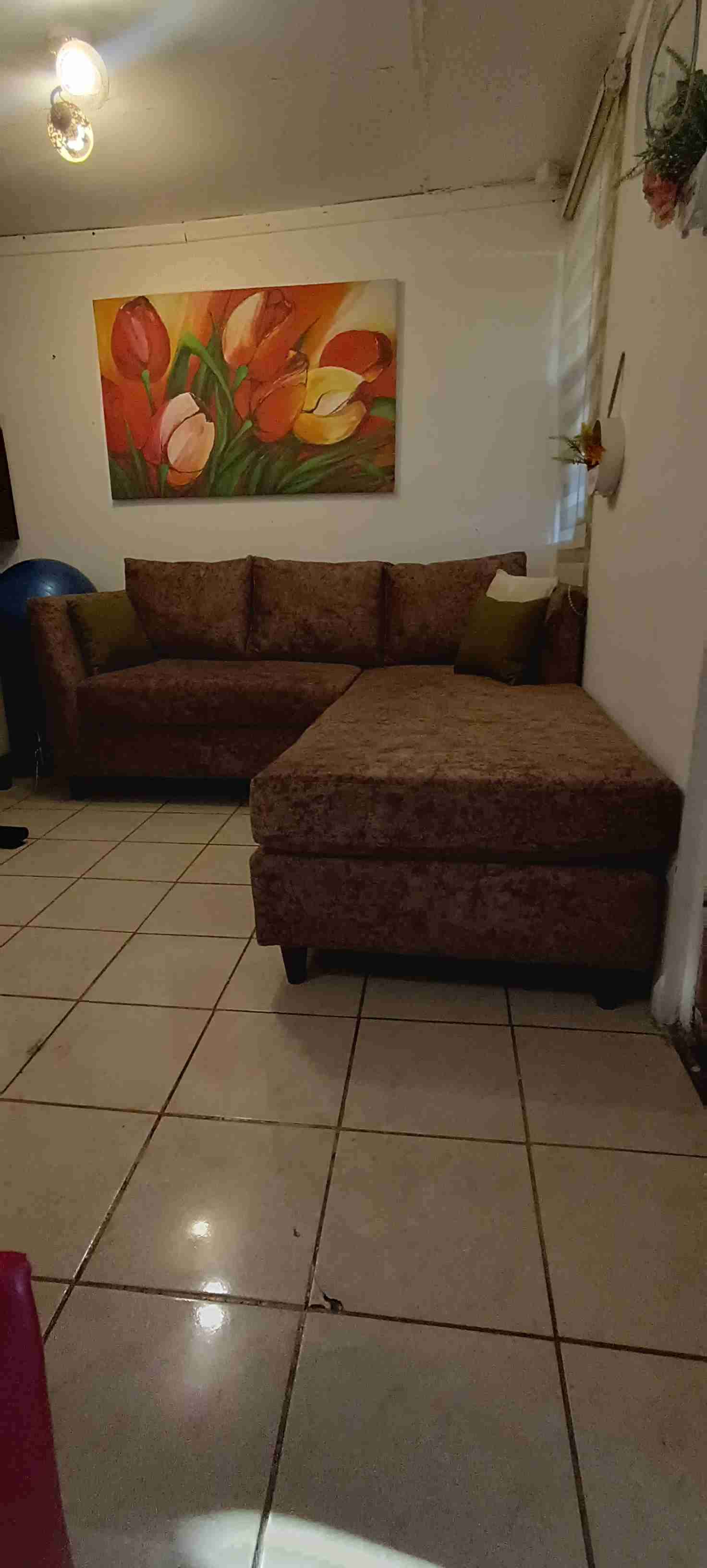 Sofá seccional marrón 2 x 2 - miniatura 3