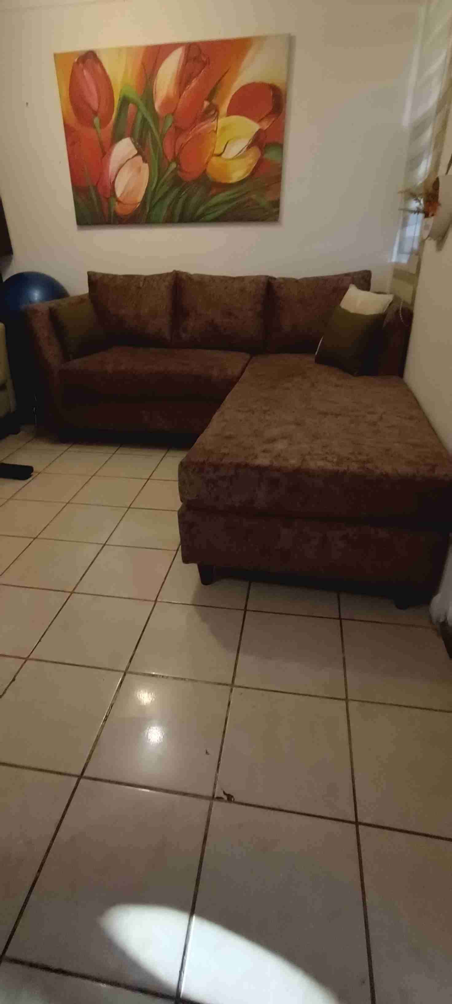 Sofá seccional marrón 2 x 2 - miniatura 5