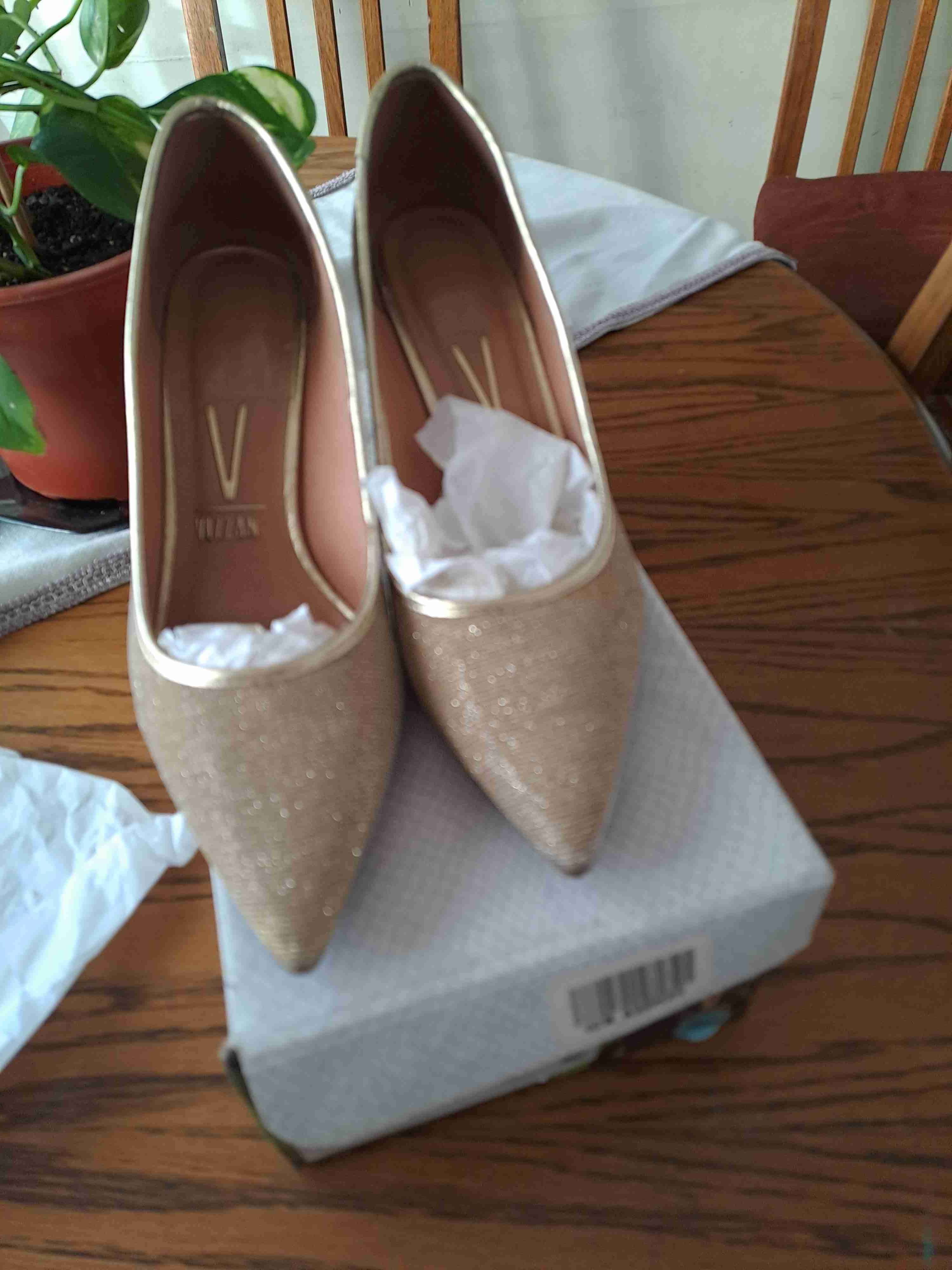 Tacones dorados con brillo Vizzano - miniatura 2