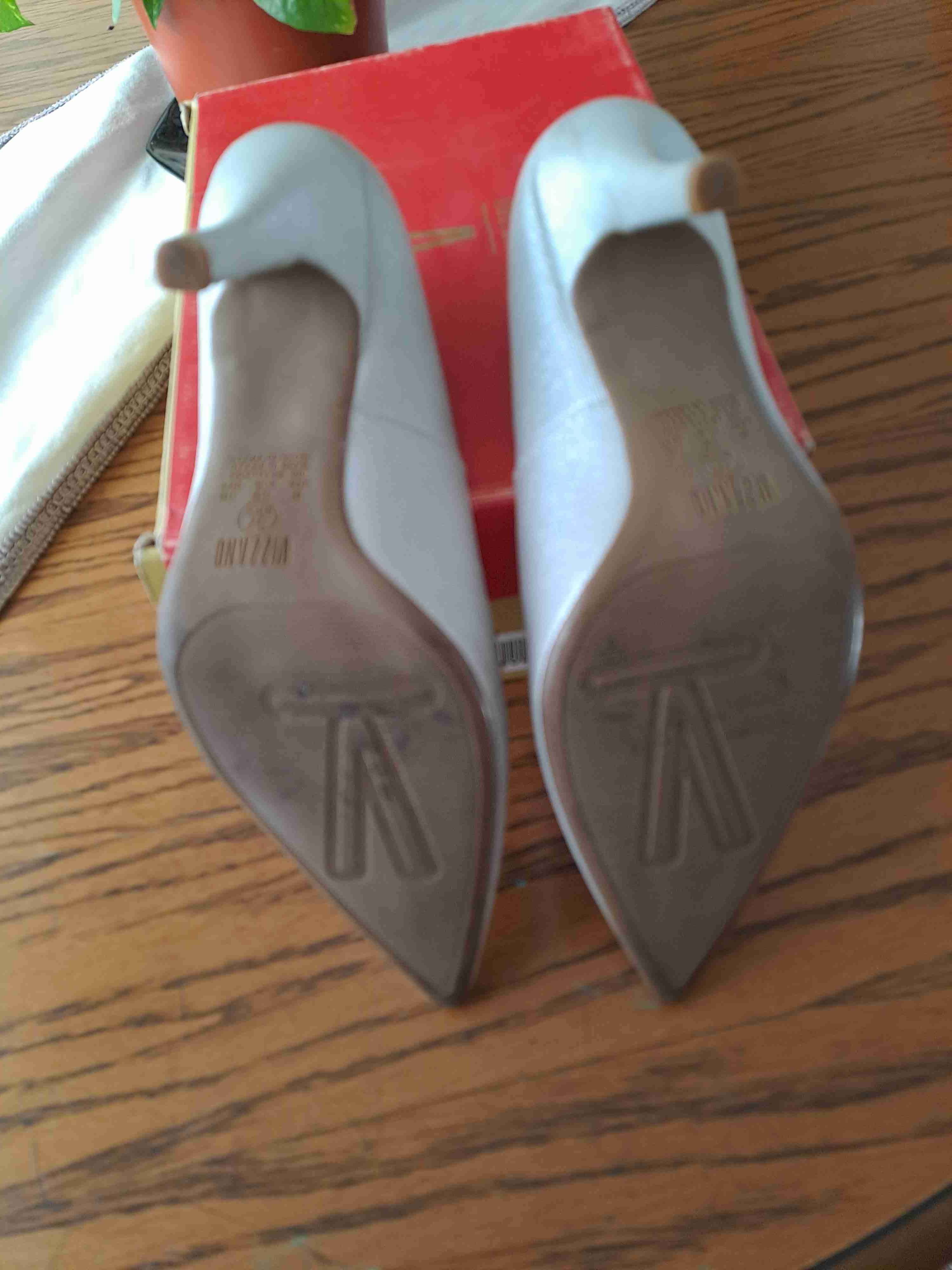 Zapatos de tacón plateados, Vizzano