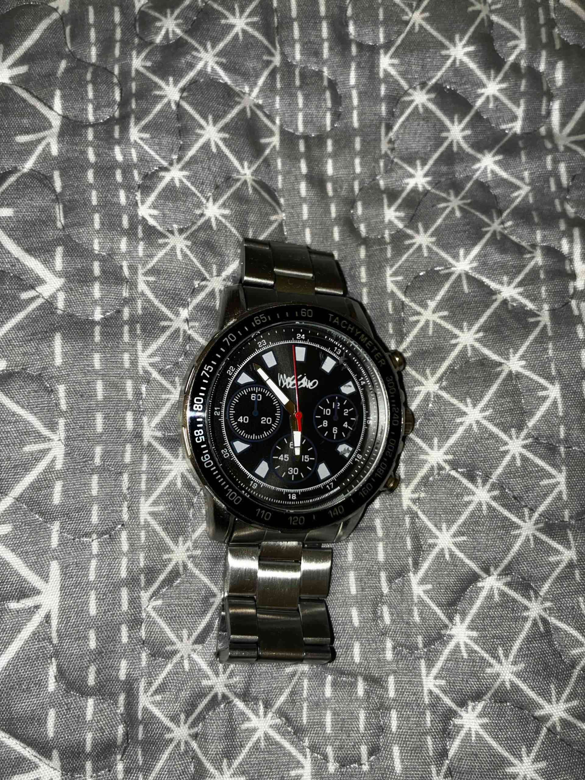 Reloj de pulsera metálico negro