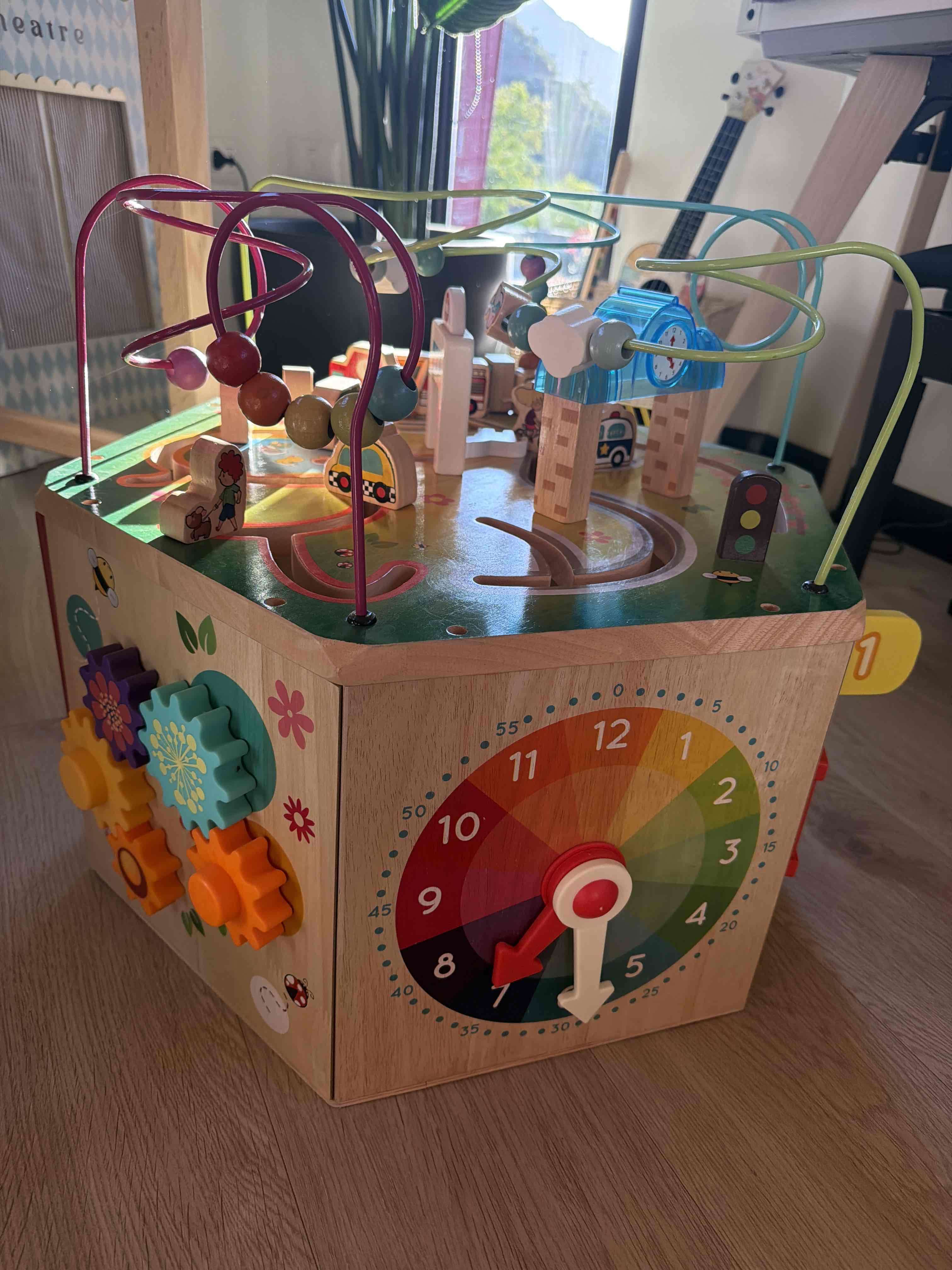 Cubo de actividades de madera