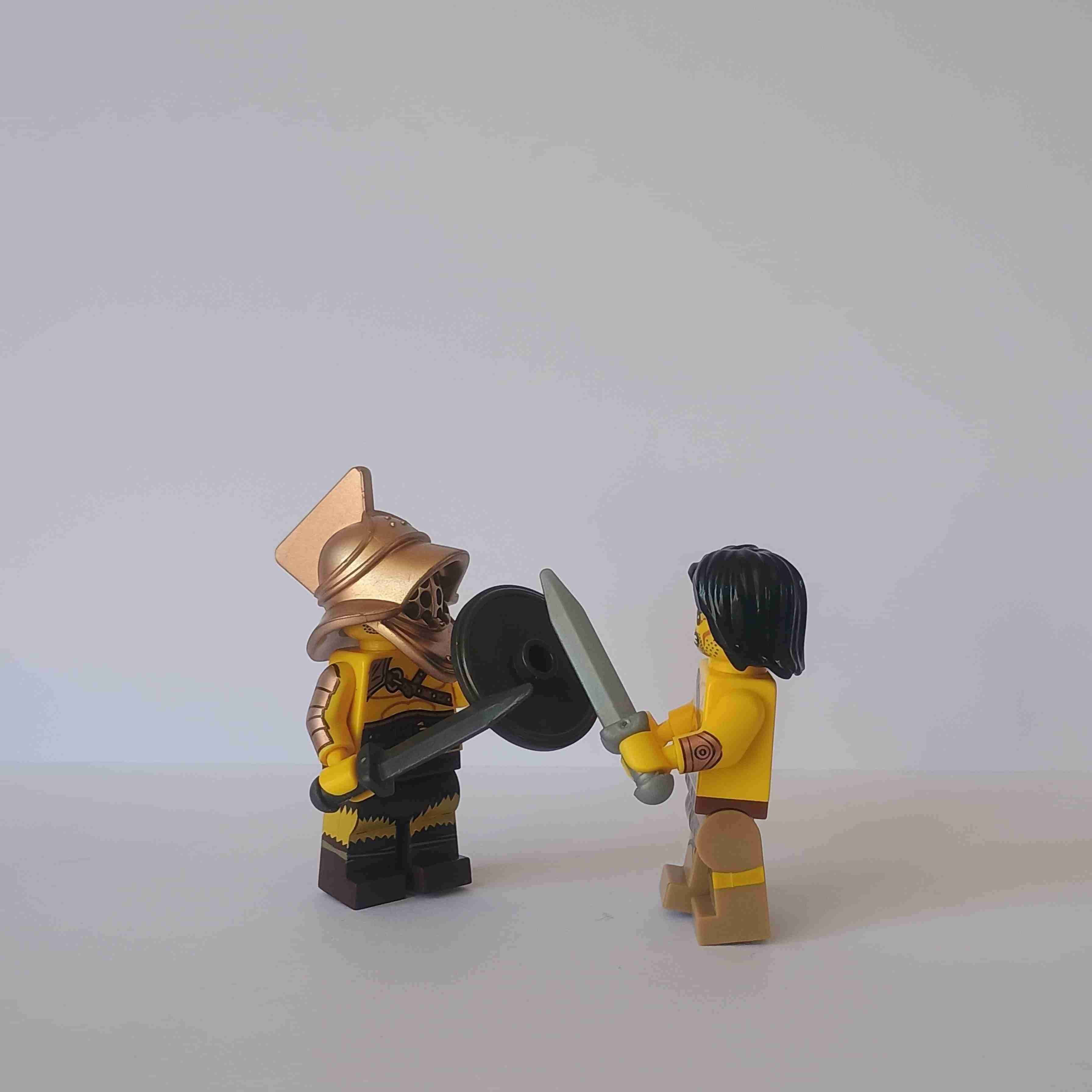 LEGO Bárbaro + Gladiador - miniatura 2