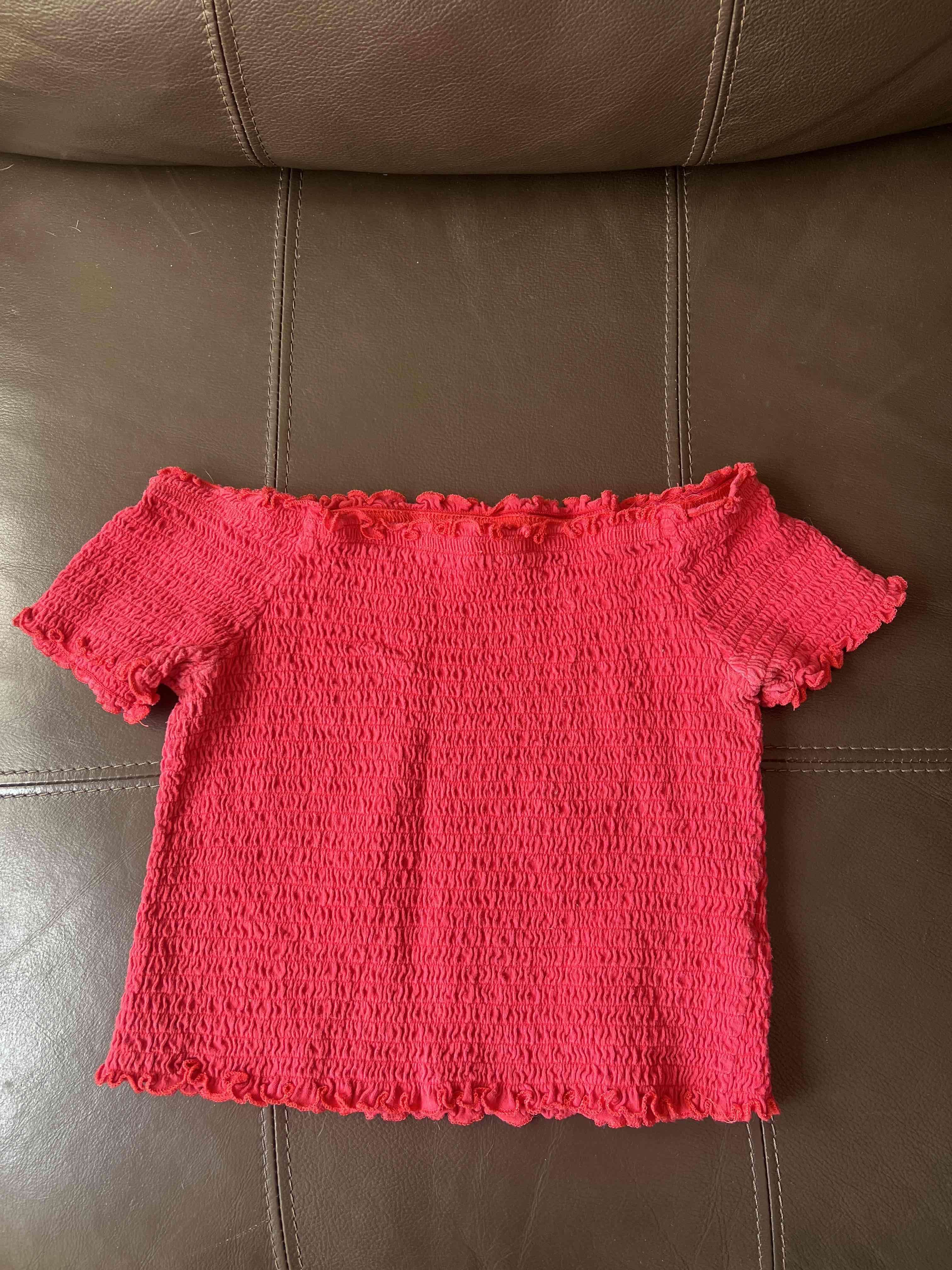 Top rojo fruncido elasticado