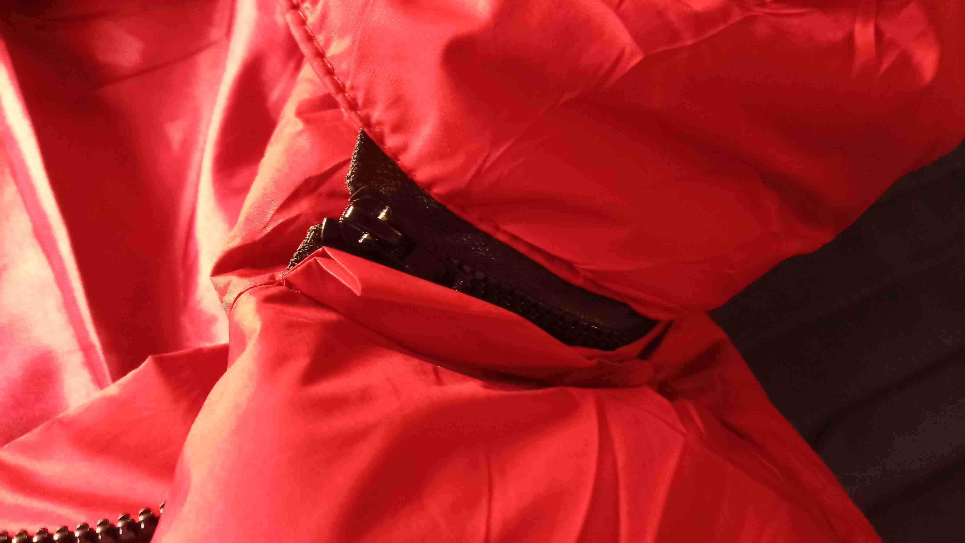 Chaleco inflable rojo con gorro - miniatura 2