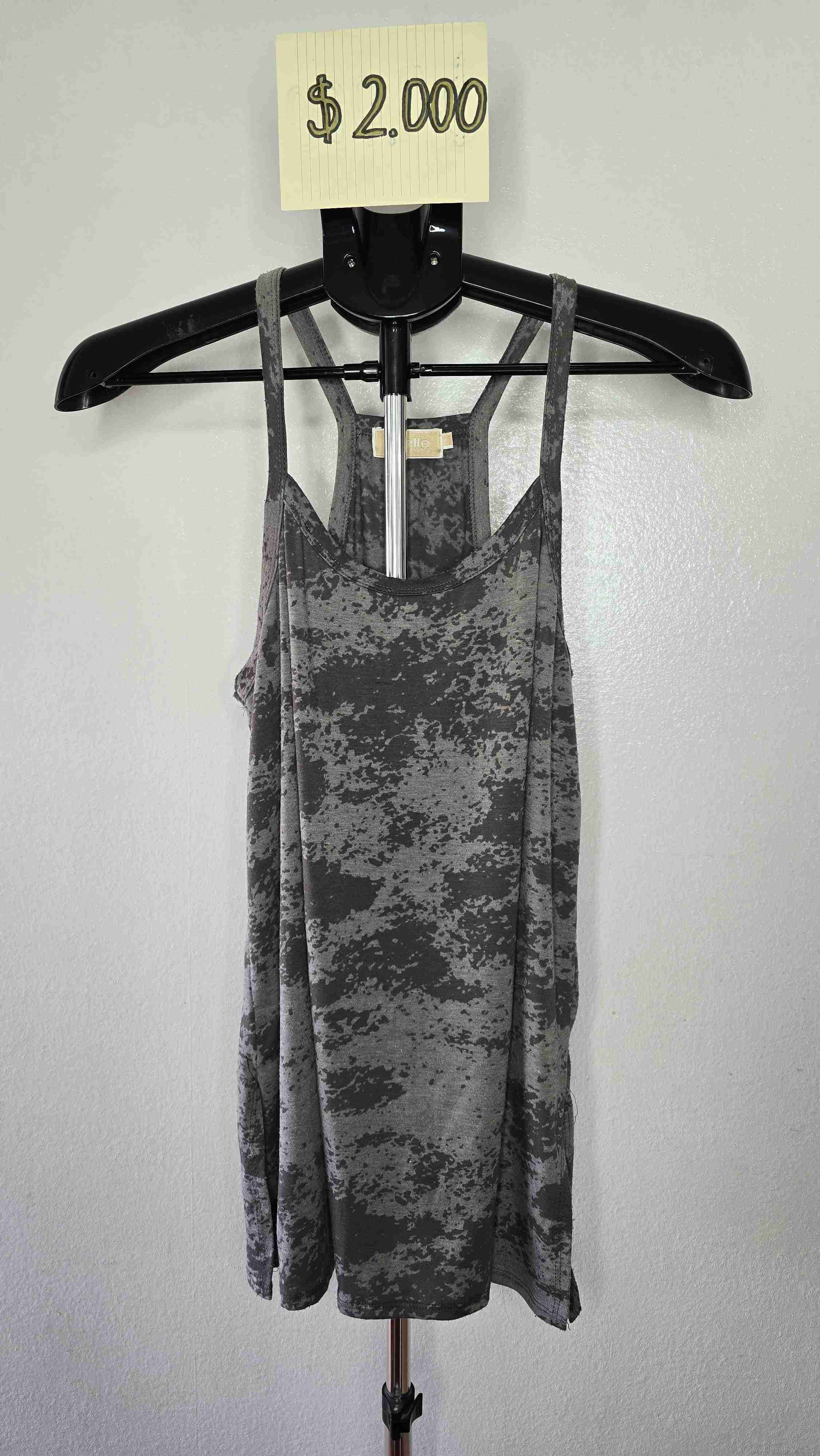 Polera sin mangas gris estampada