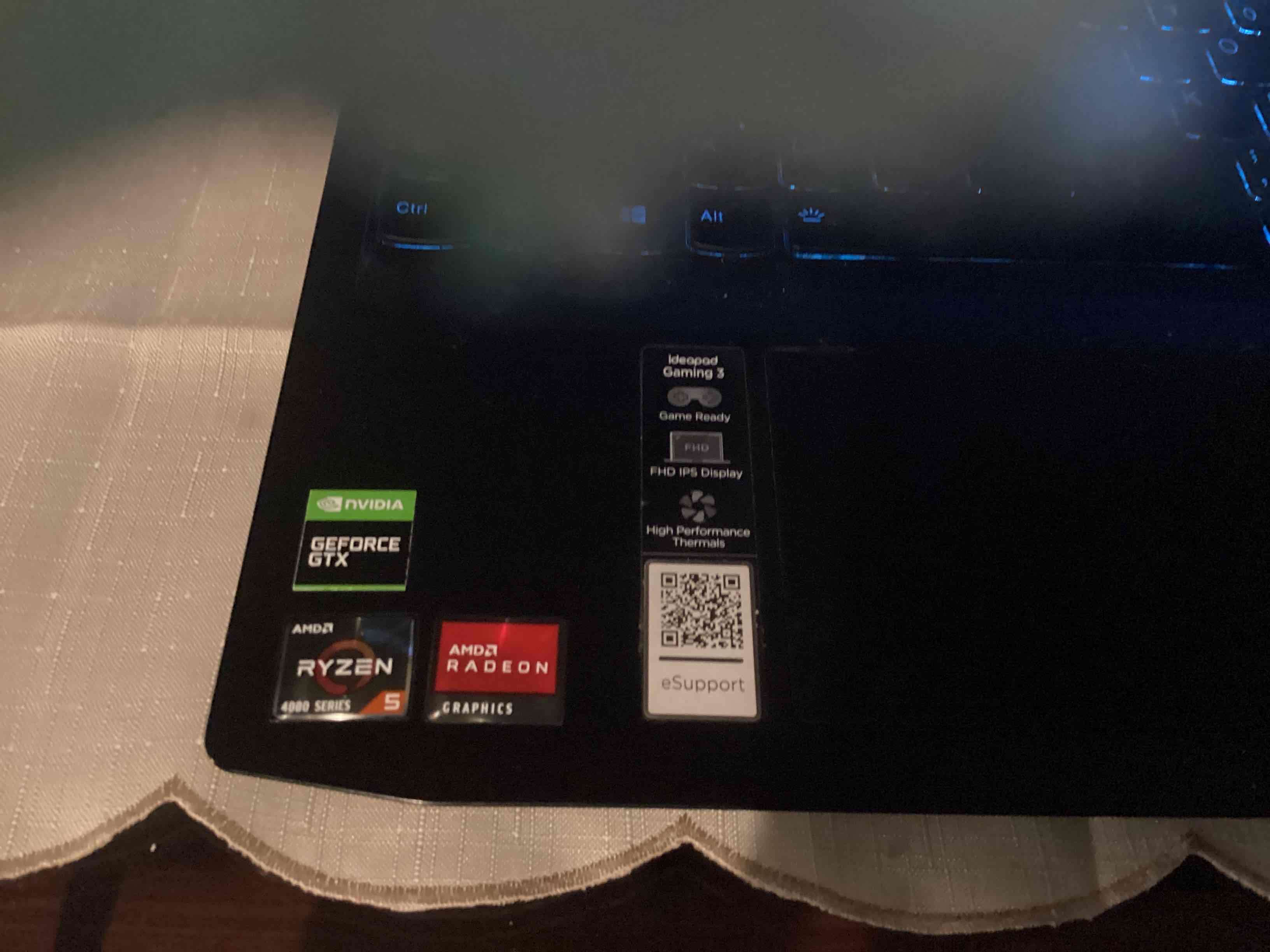 Notebook con teclado retroiluminado - miniatura 2