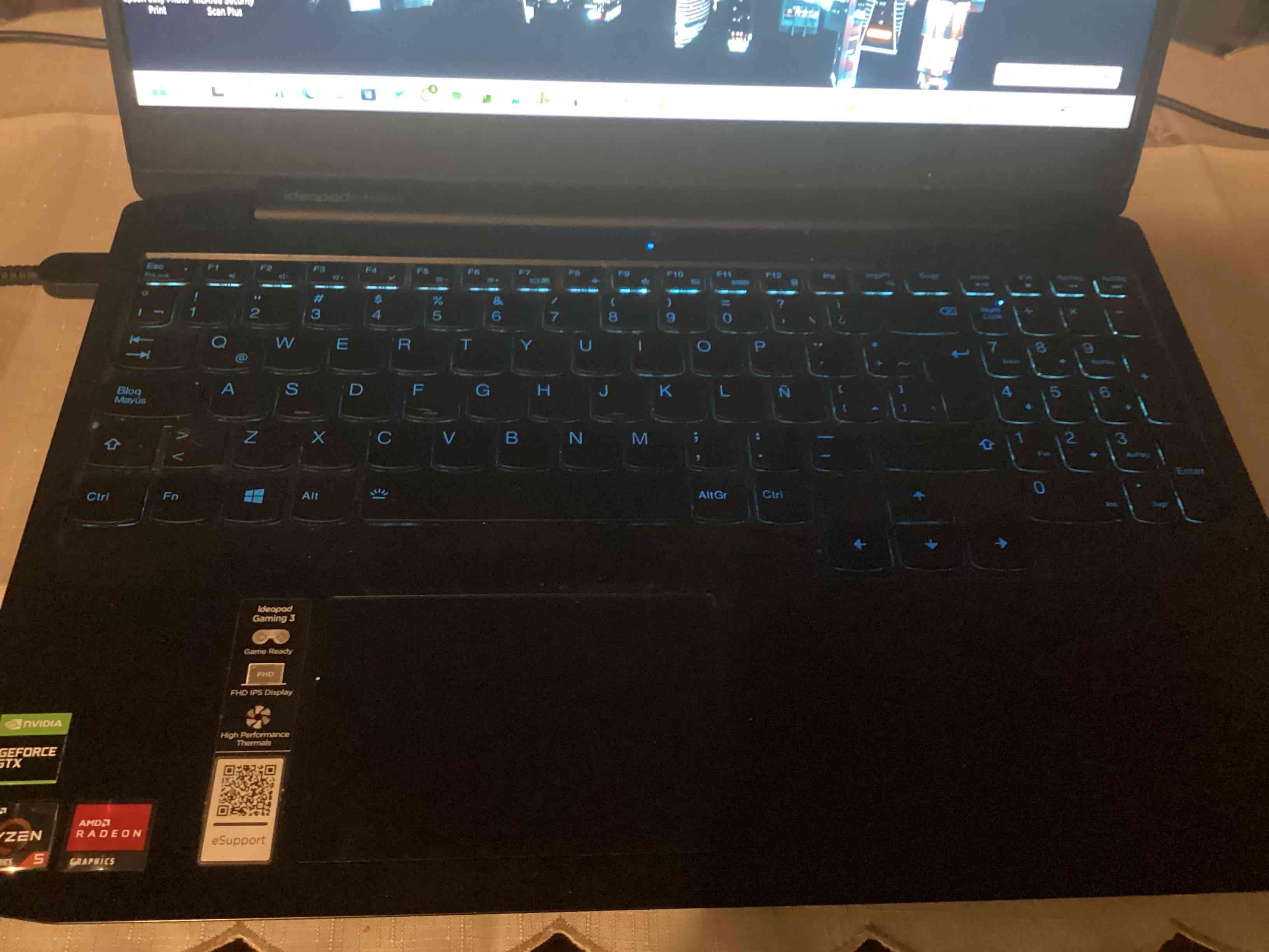 Notebook con teclado retroiluminado - miniatura 5