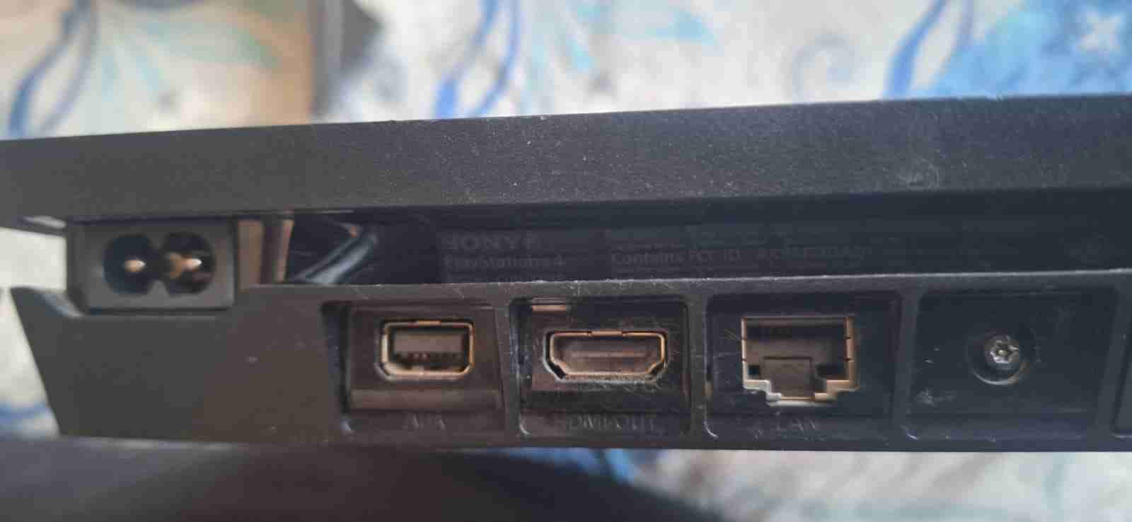 PS4 con juegos y control personalizado - miniatura 2