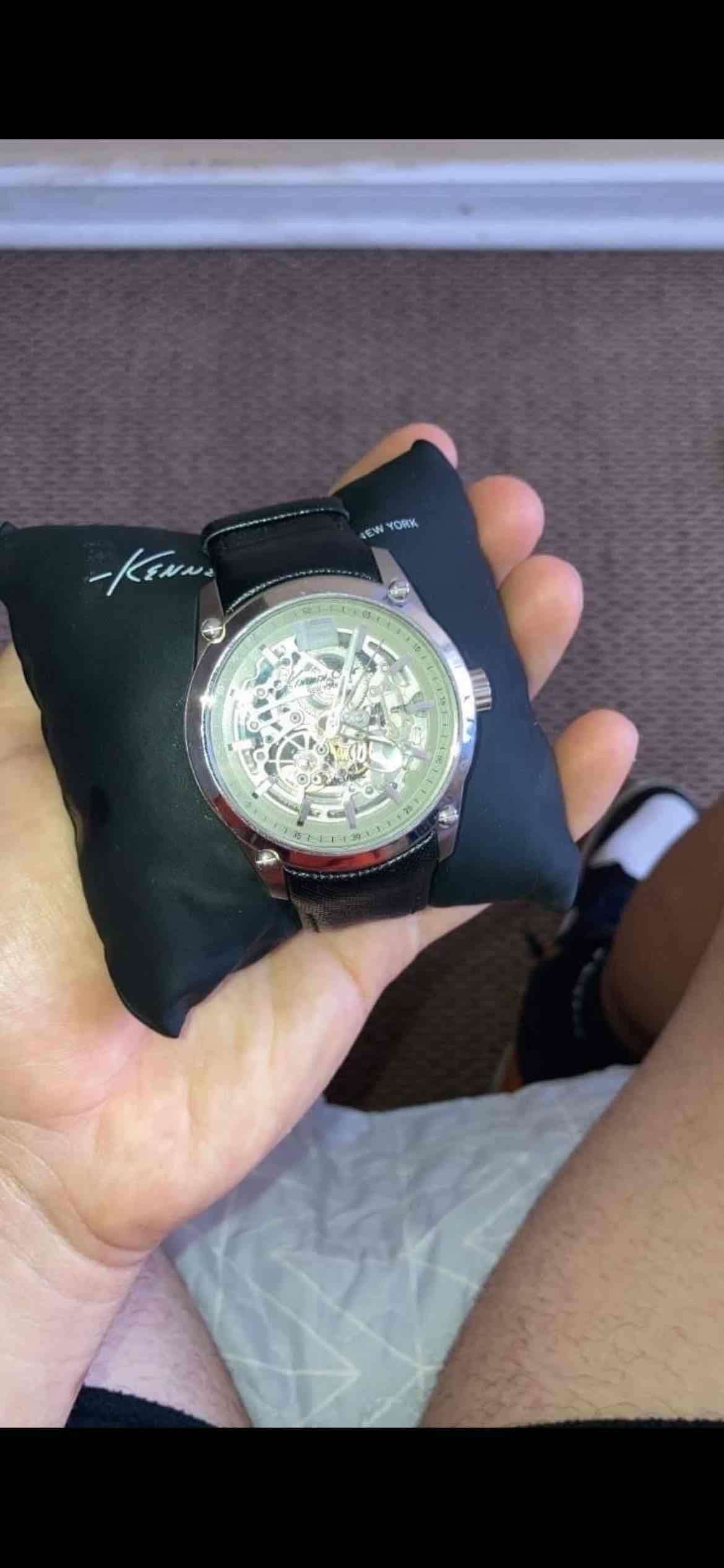 Reloj automático transparente Kenneth Cole