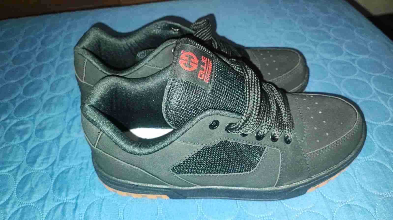 Zapatillas deportivas negras NUEVAS