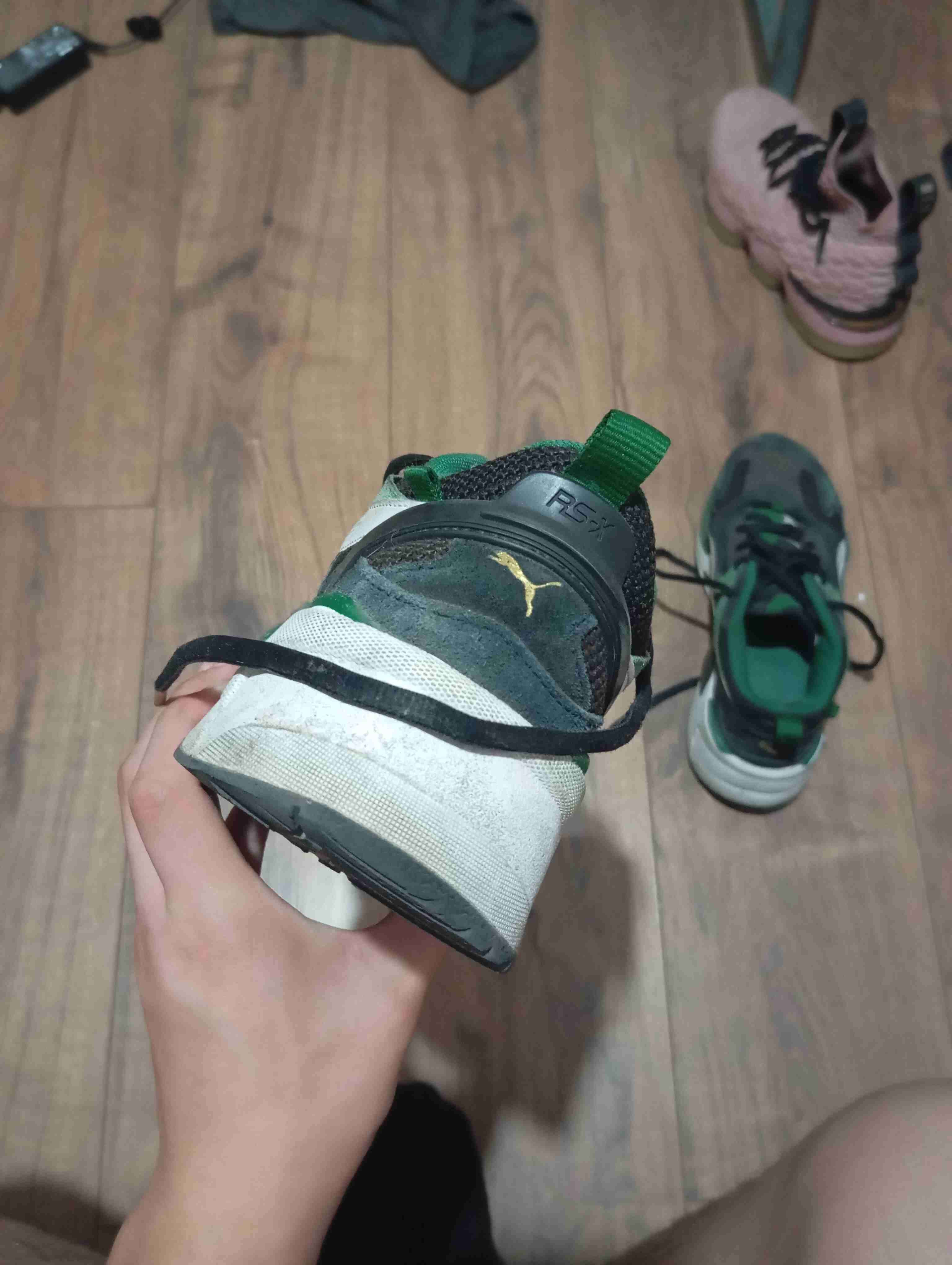 Zapatillas deportivas marca puma verde y negro - miniatura 2