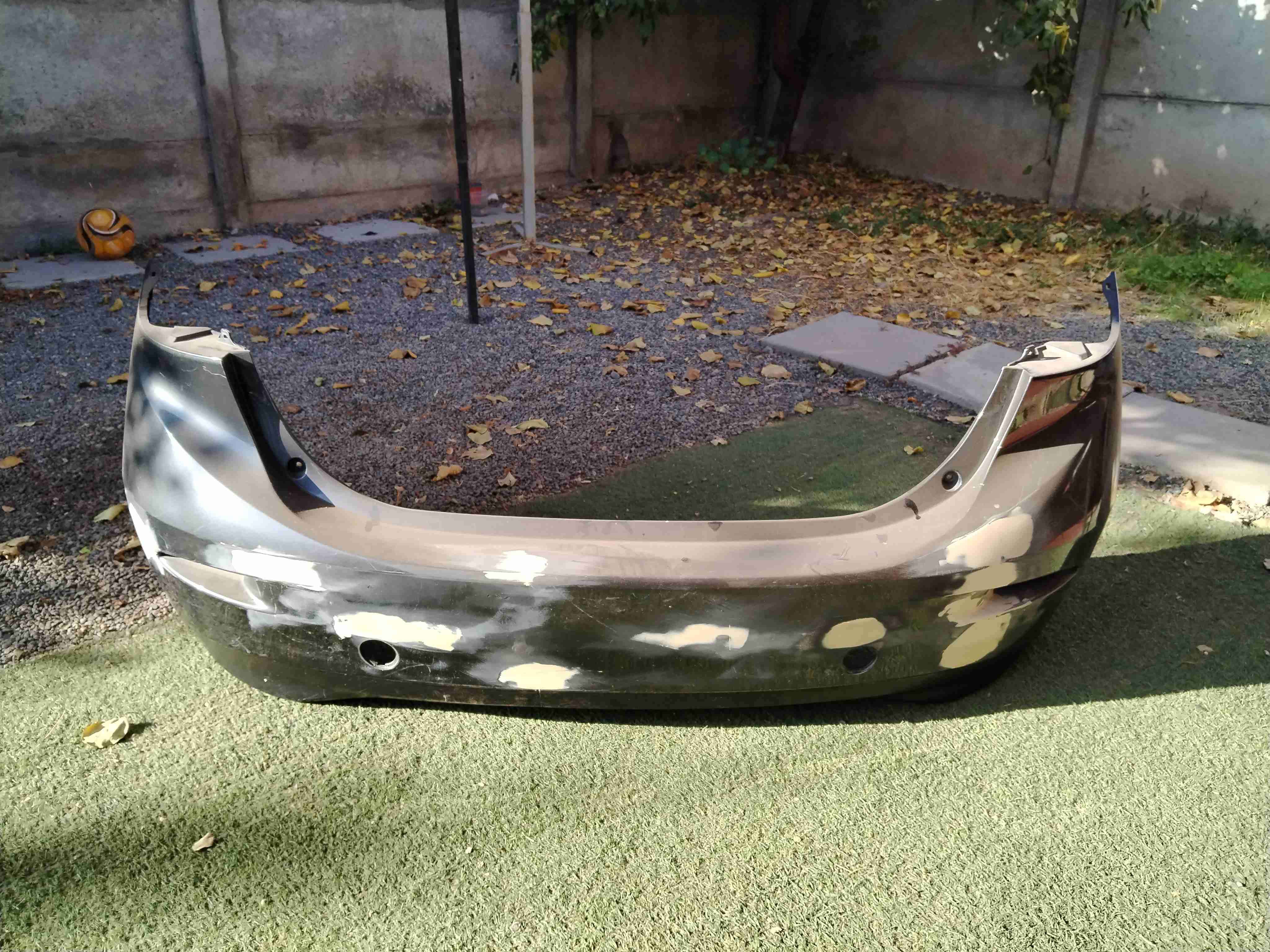 Parachoques trasero de auto Mazda año 2018