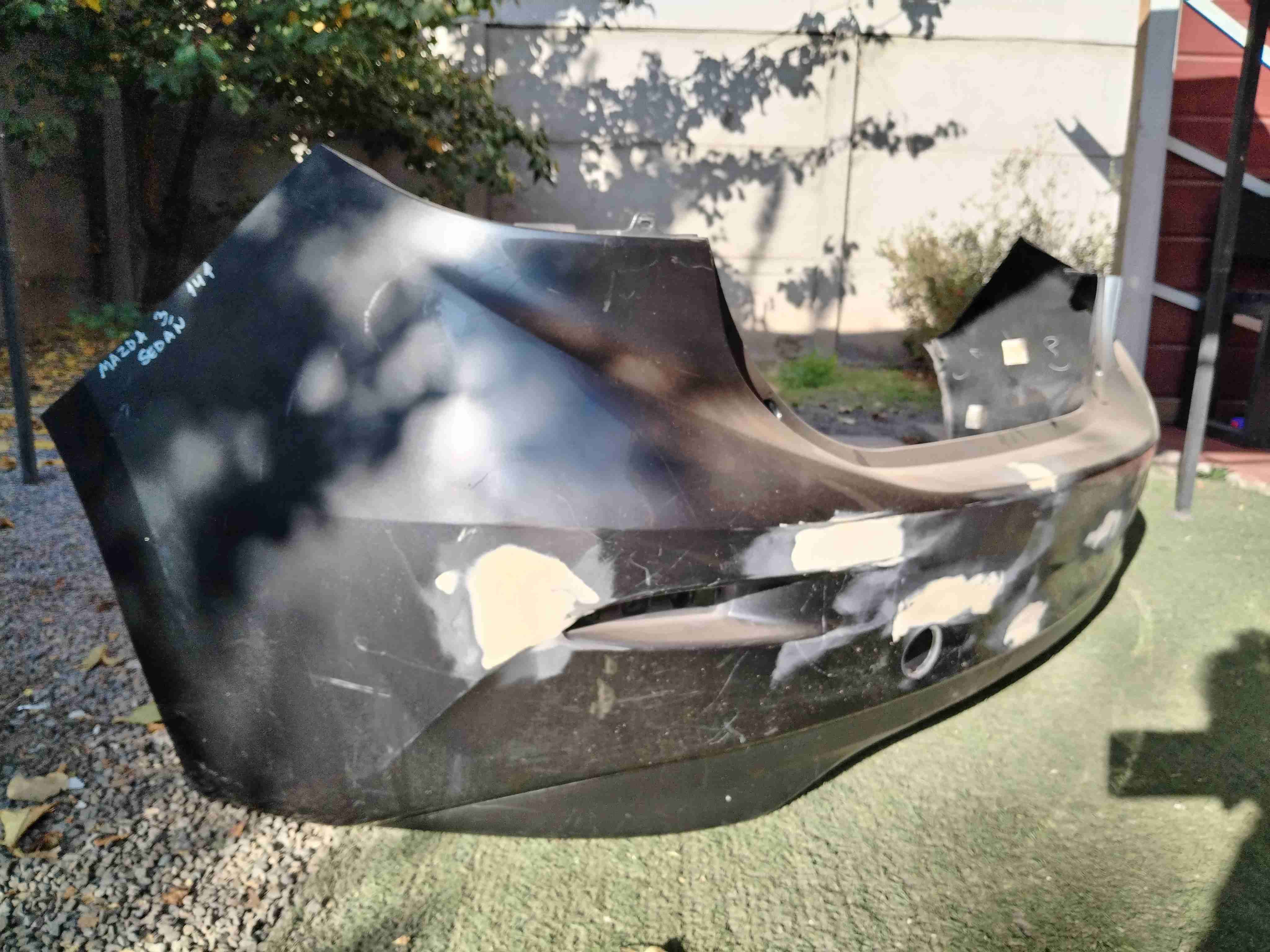 Parachoques trasero de auto Mazda año 2018 - miniatura 3