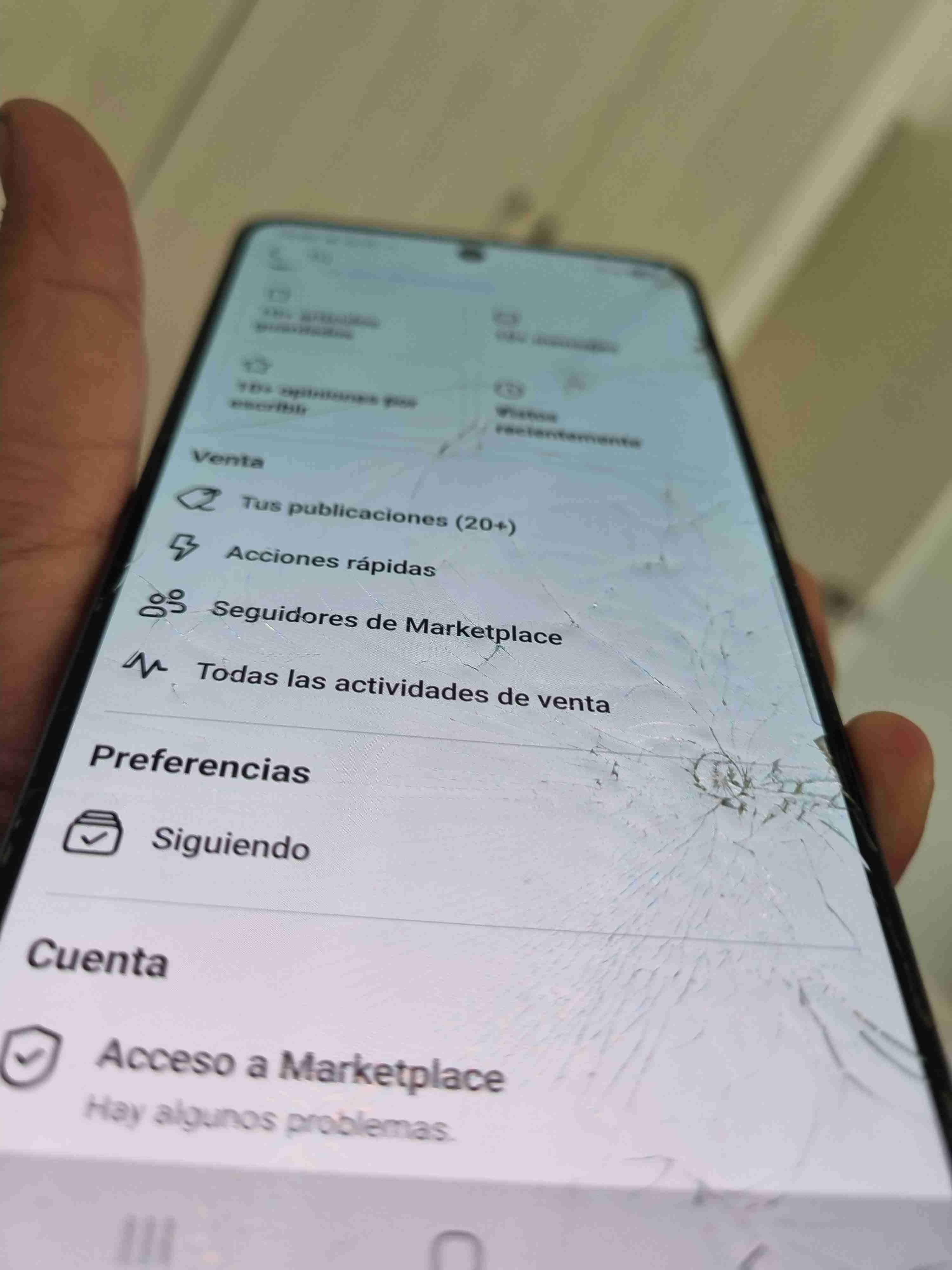 Celular con pantalla agrietada - miniatura 4