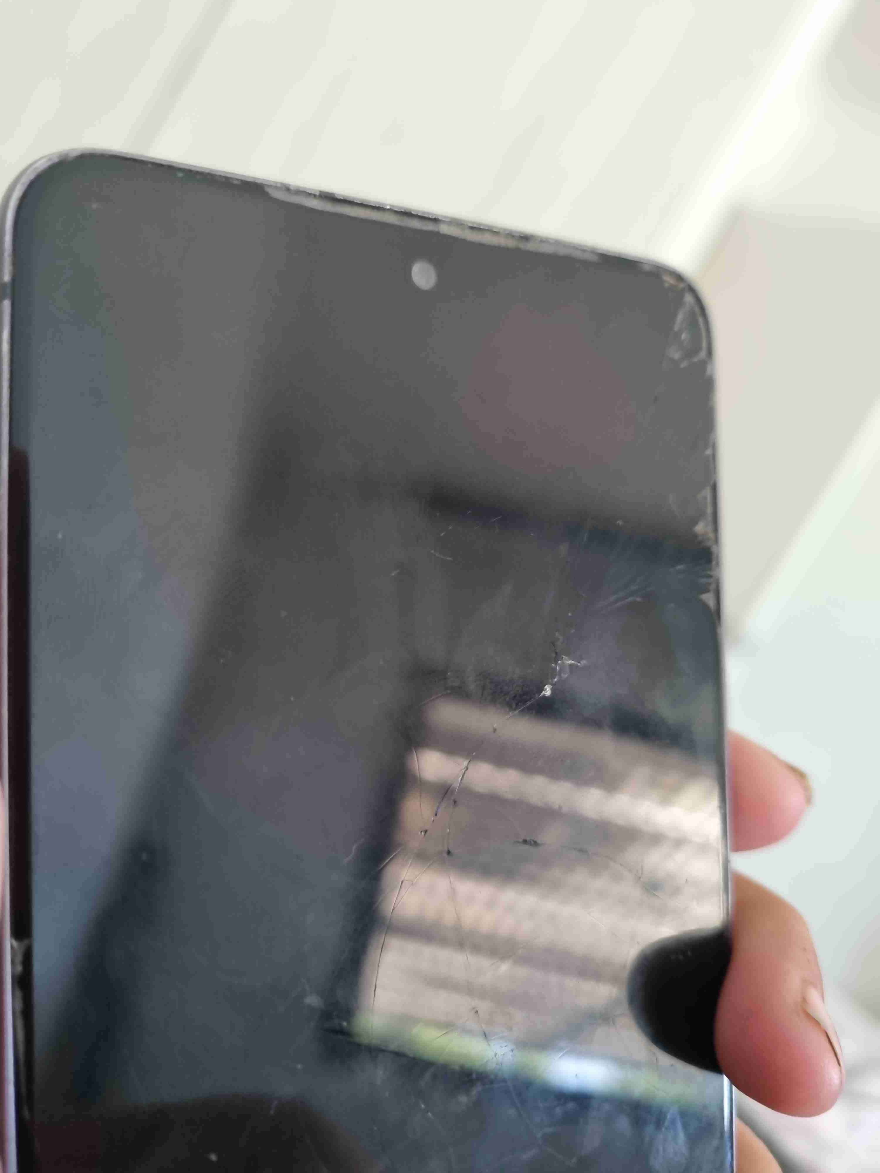 Celular con pantalla agrietada - miniatura 5