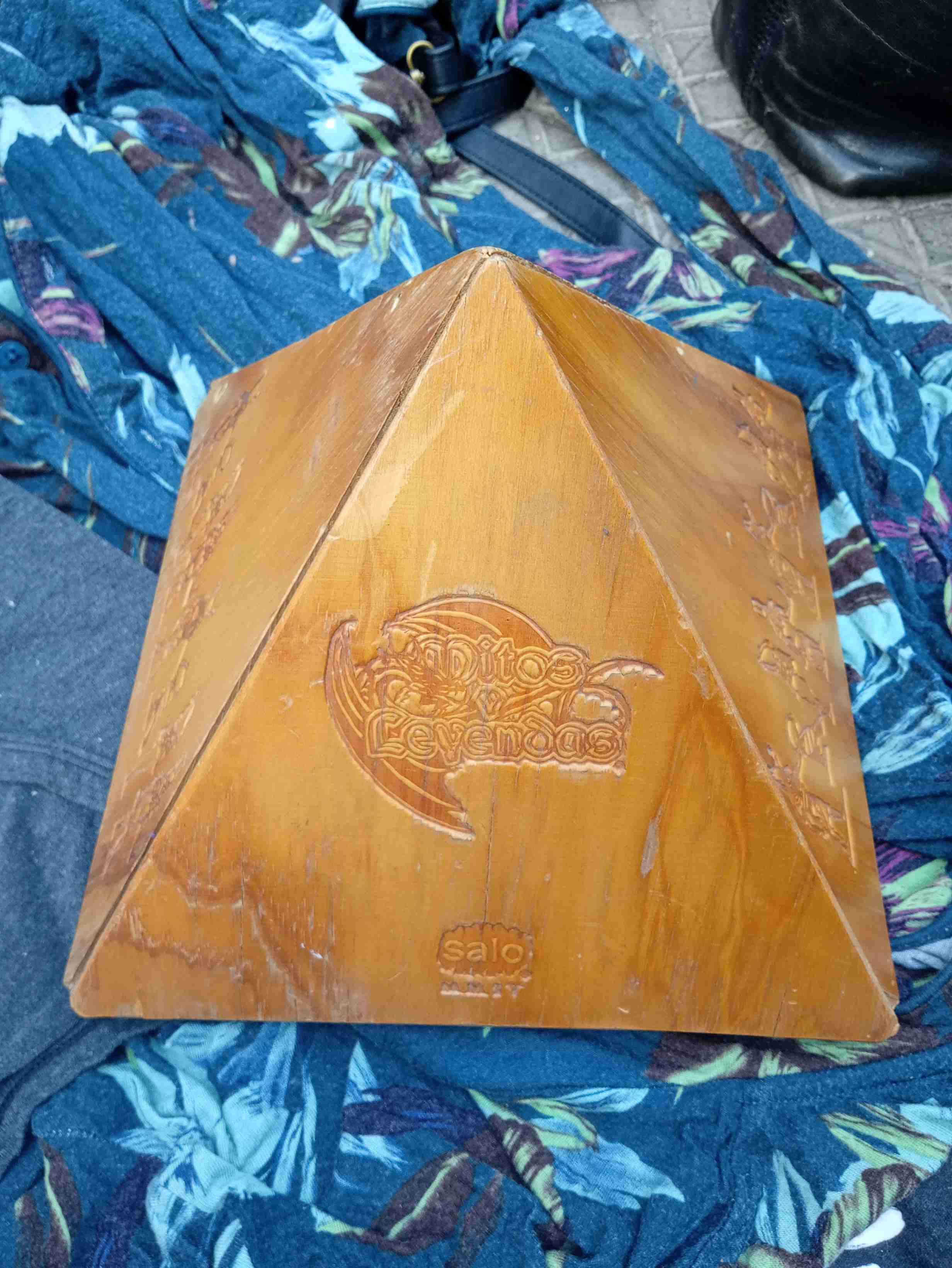 Caja piramidal Mitos y Leyendas - miniatura 4