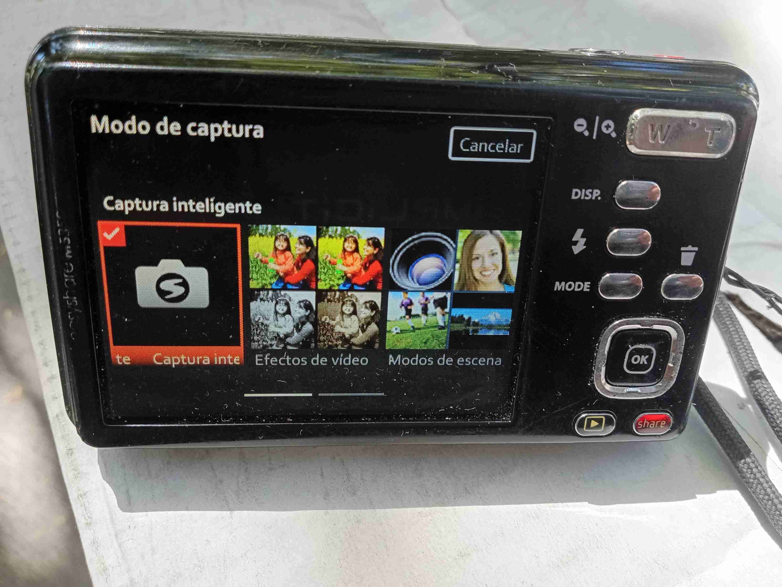 Cámara digital con pantalla táctil - miniatura 1