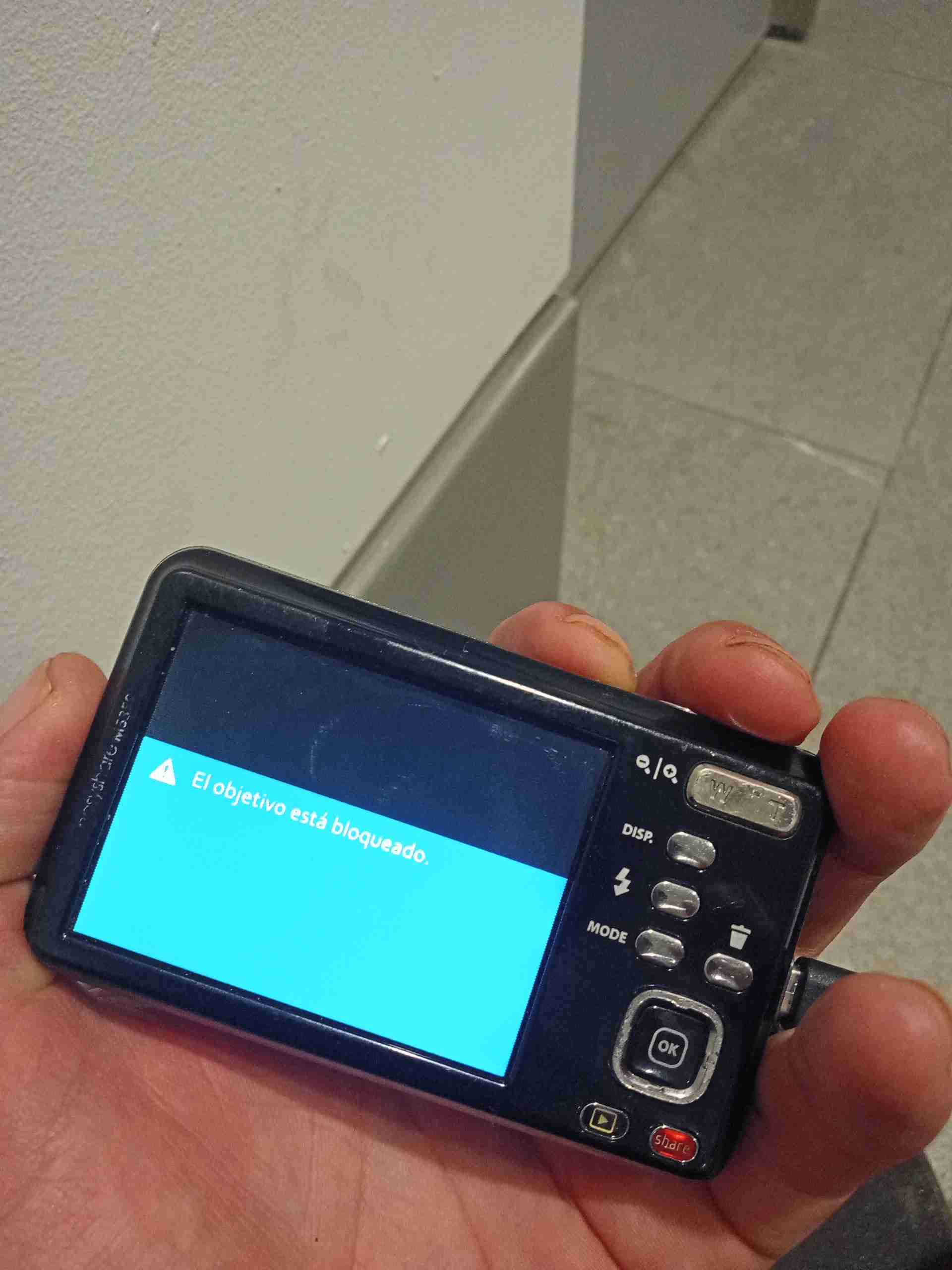 Cámara digital con pantalla táctil - miniatura 4