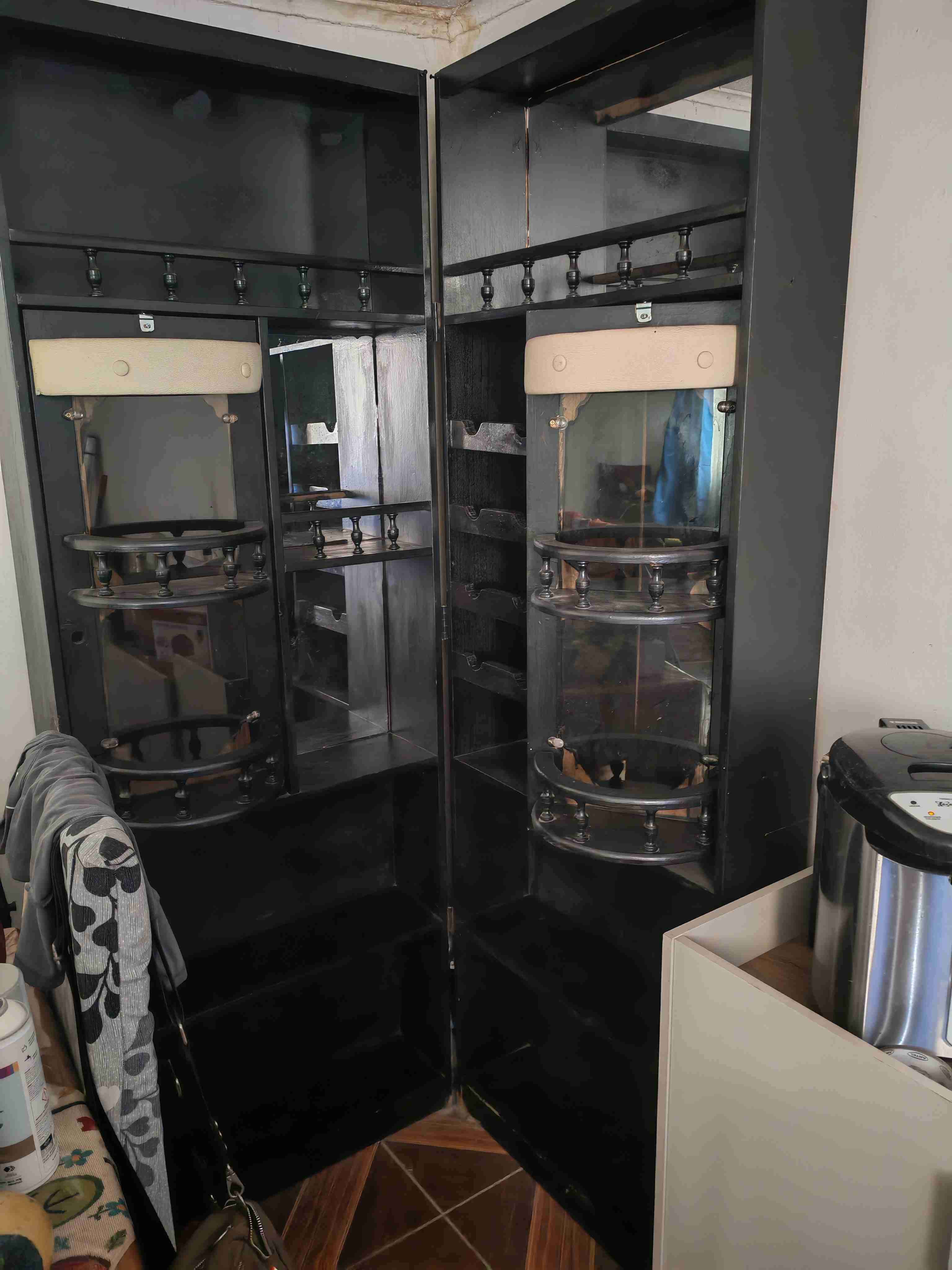 Armario esquinero negro - miniatura 2