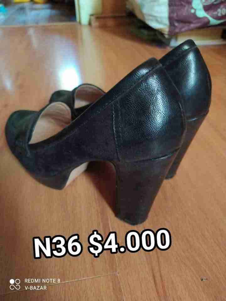 Zapatos negros de taco alto - miniatura 2