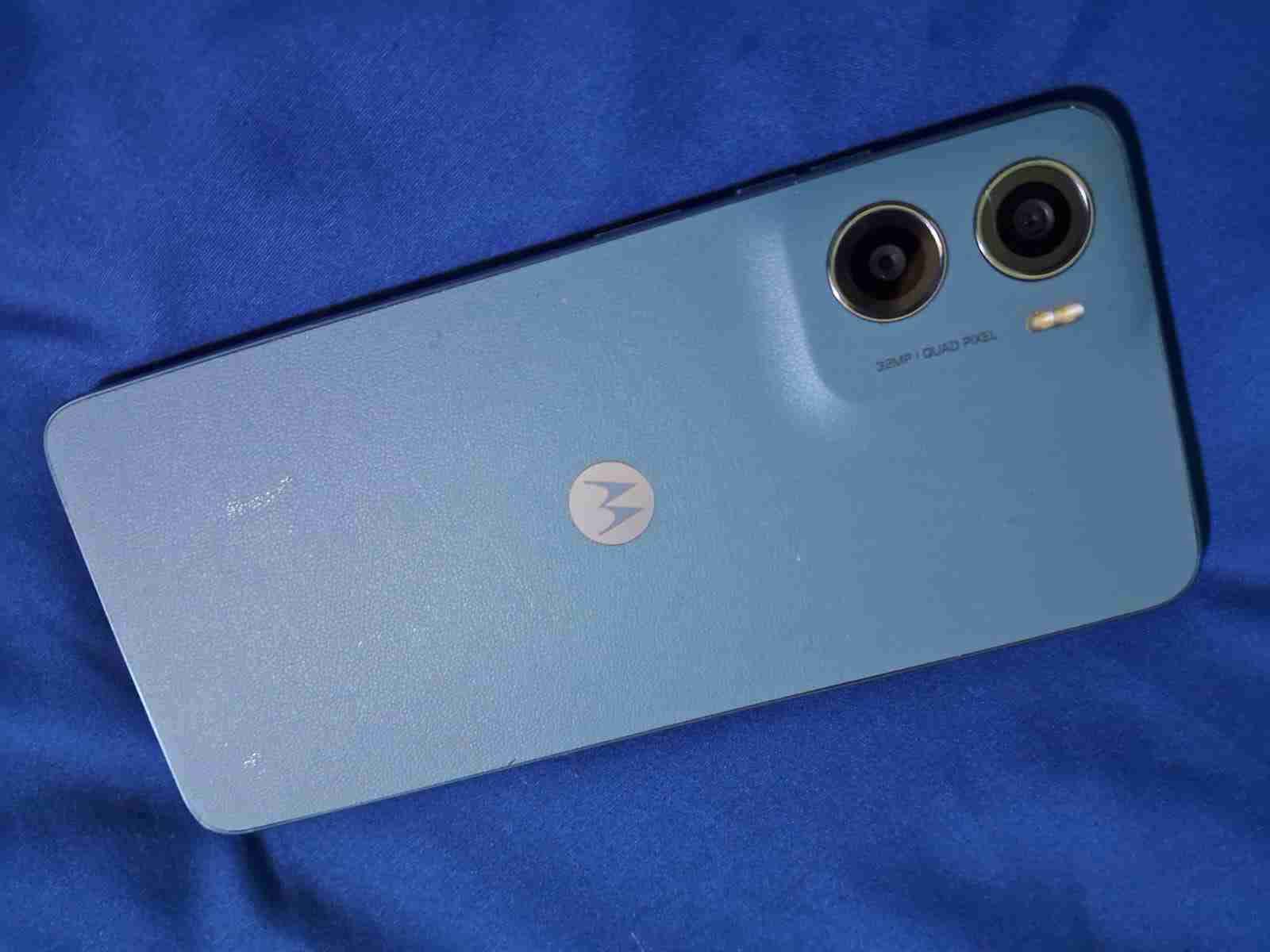 Celular Motorola E15 - miniatura 1