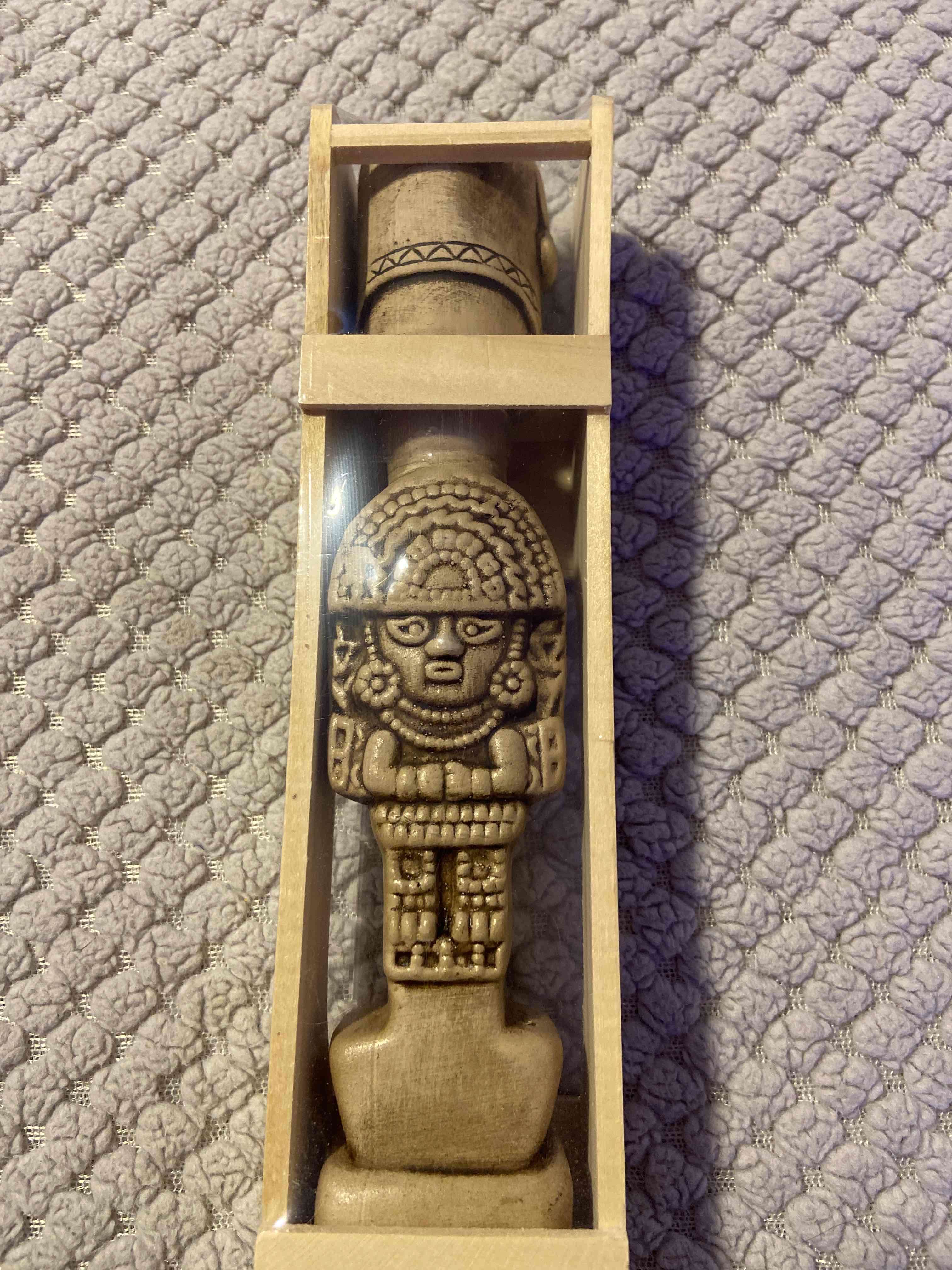 Pisco y Figura decorativa peruana en caja - miniatura 2