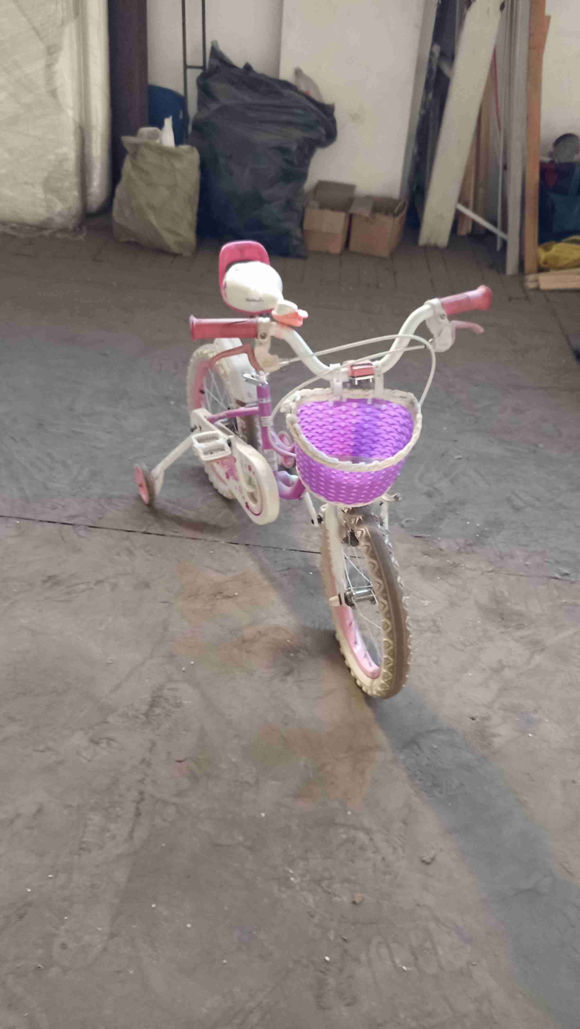 Bicicleta infantil morada con ruedas - miniatura 4