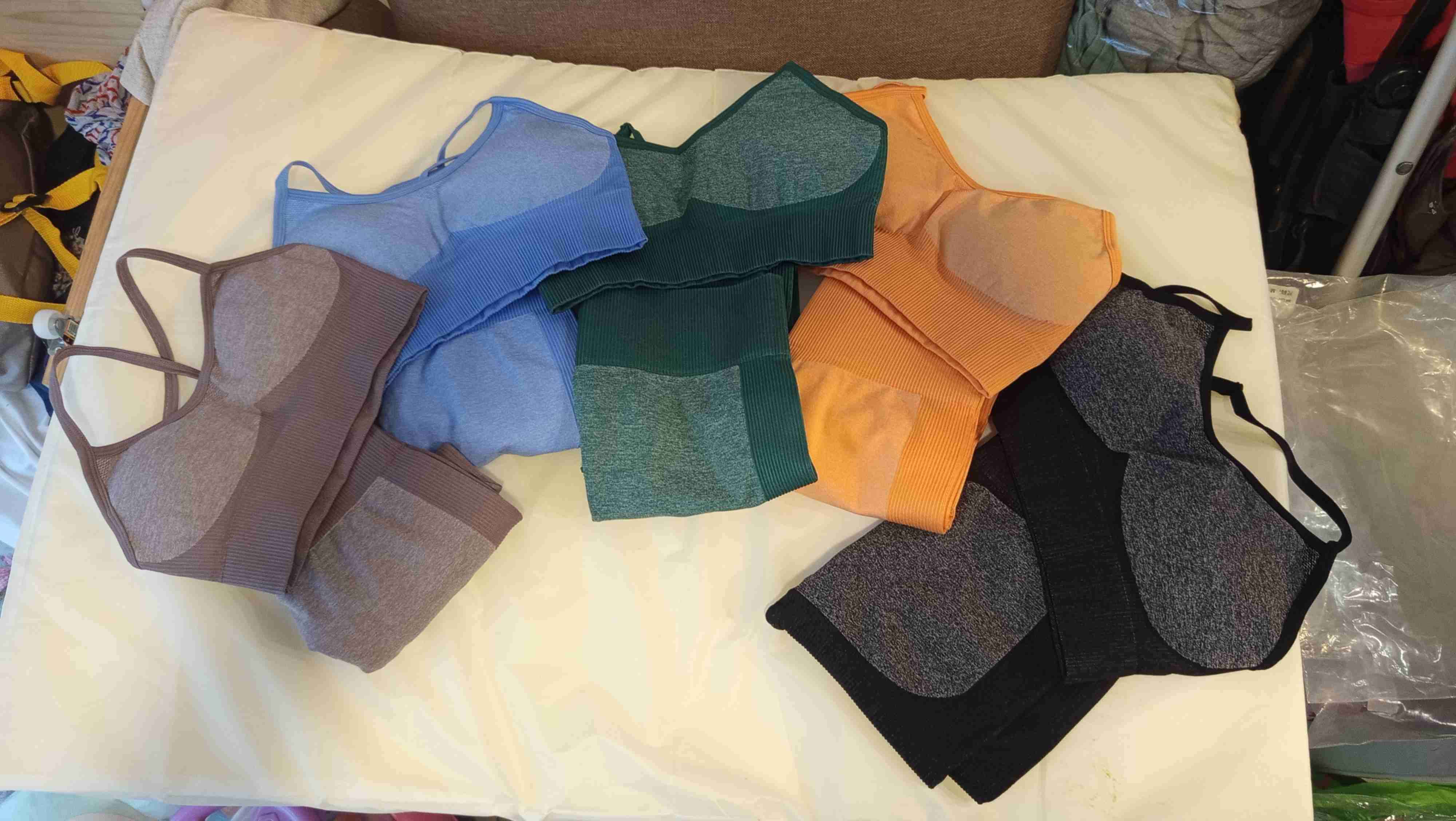 Conjunto deportivo en varios tonos - miniatura 2