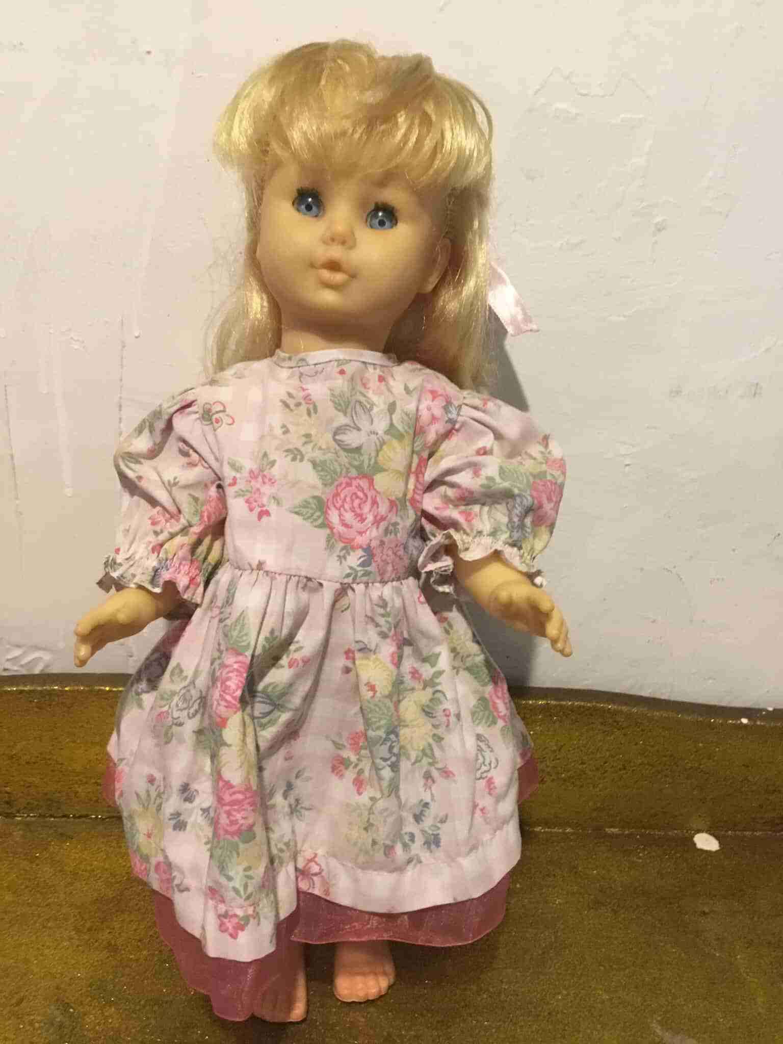 Muñeca vintage acordonada - miniatura 2