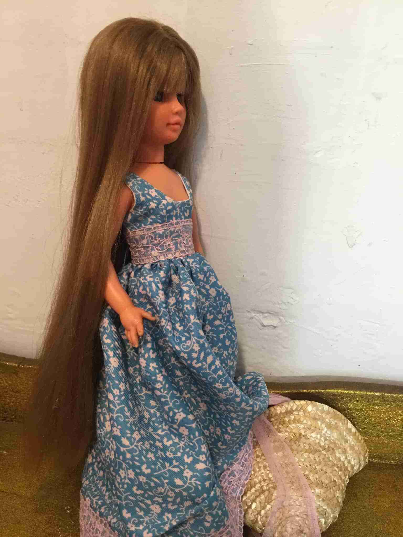 Muñeca vintage con vestido azul - miniatura 2