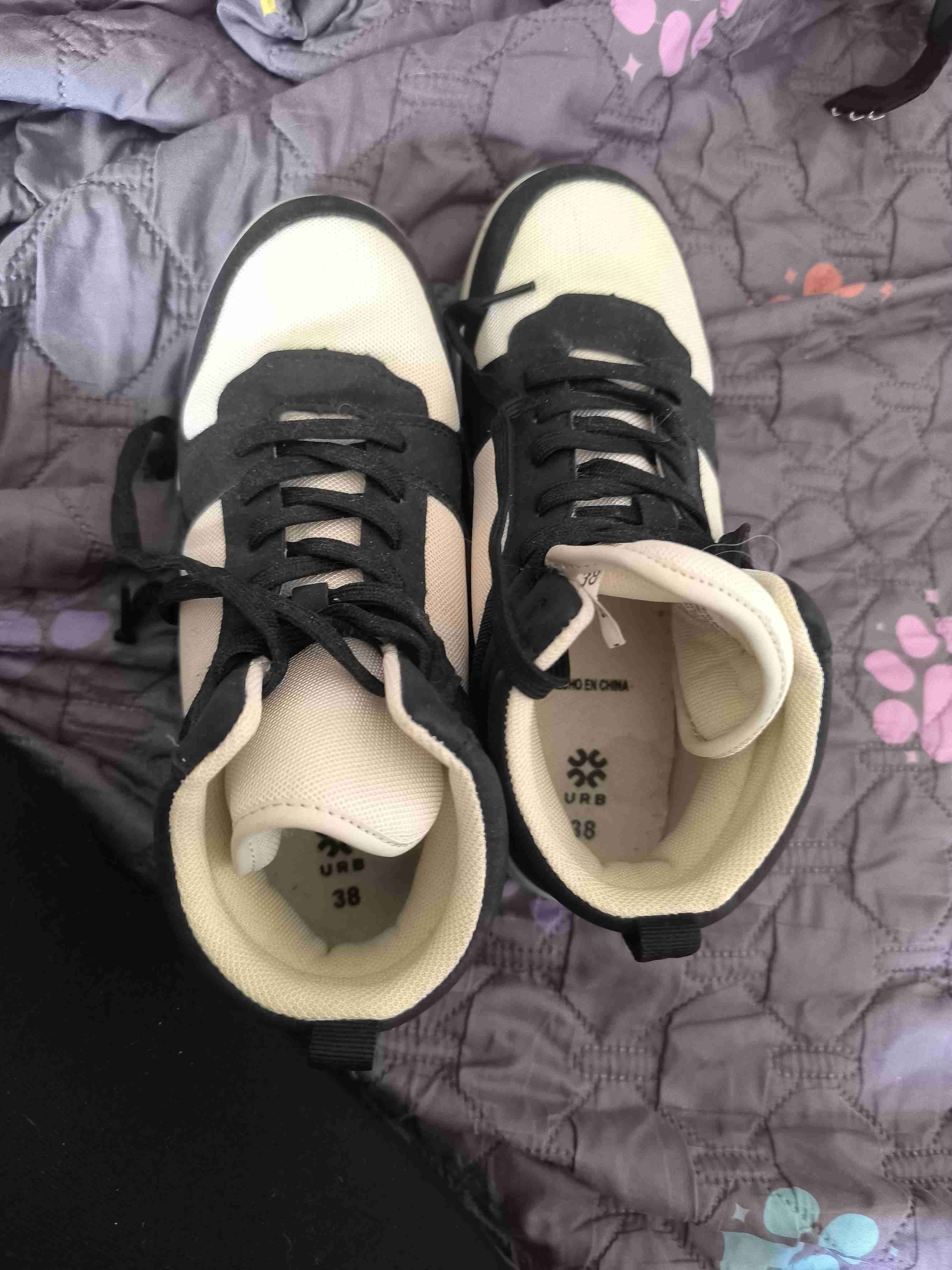 Zapatillas deportivas blanco y negro