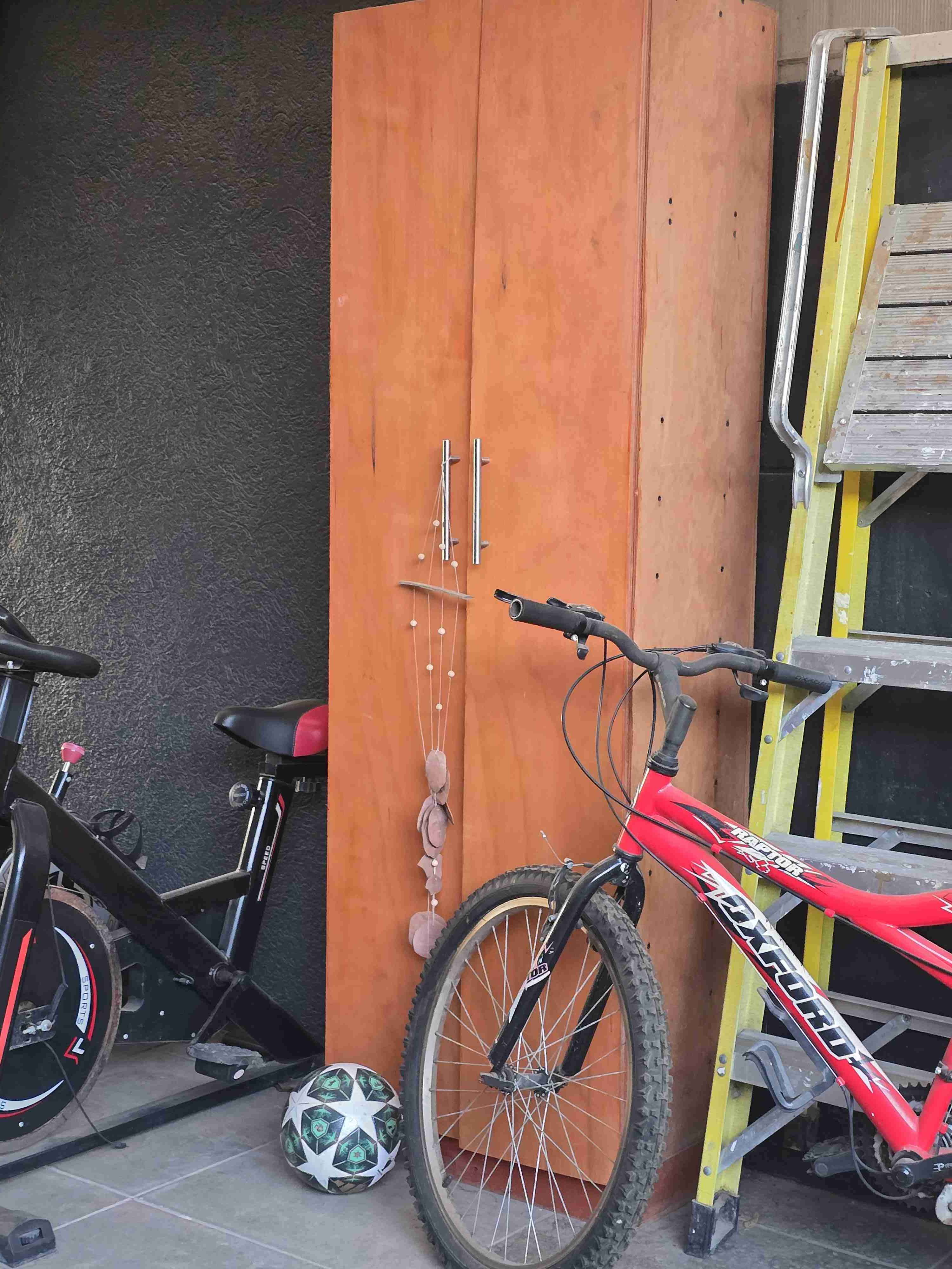 Botellero de madera con puertas - miniatura 3