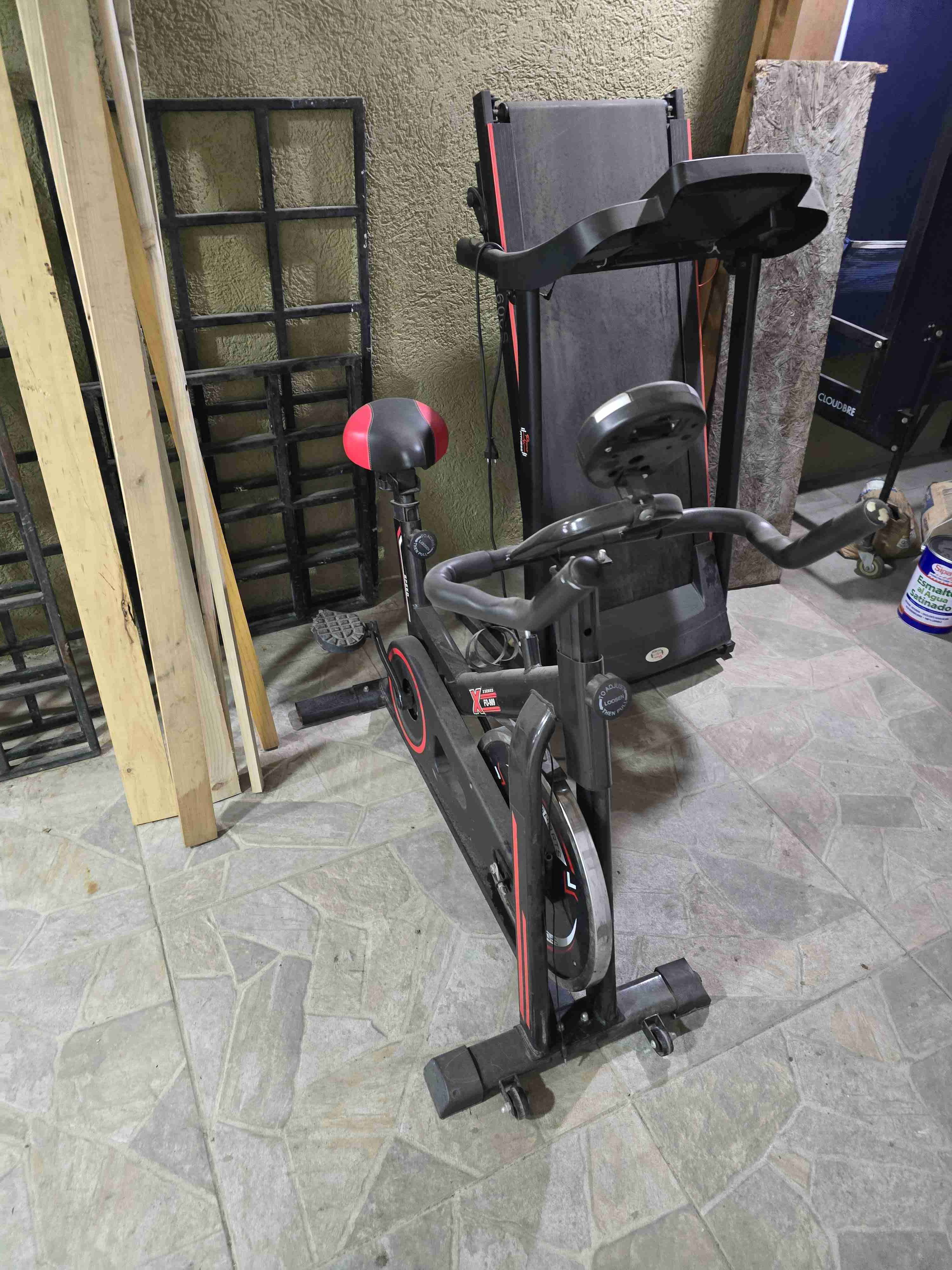 Bicicleta estática negra - miniatura 4