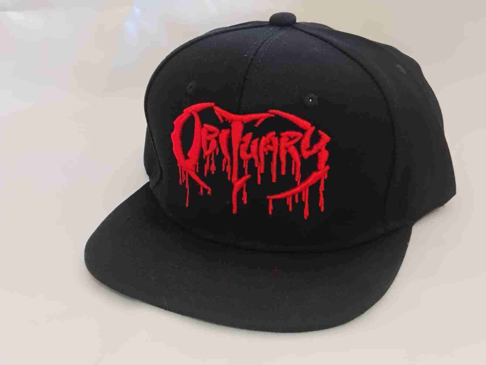 Gorra negra con logo bordado