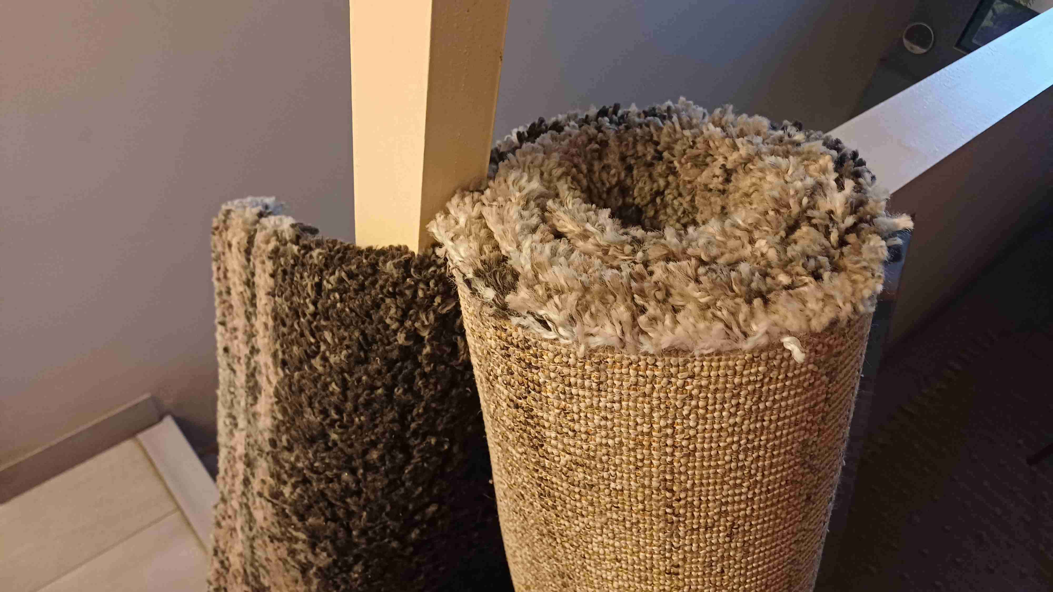 Alfombra grande en tonos grises - miniatura 2