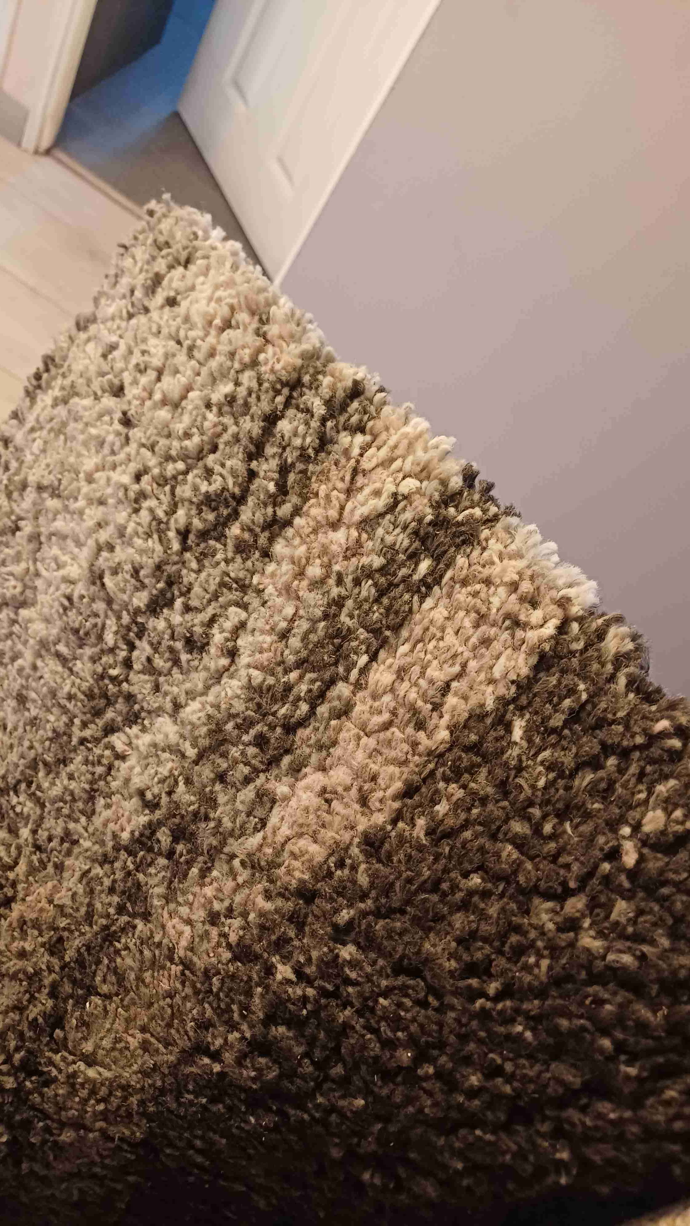 Alfombra grande en tonos grises - miniatura 3