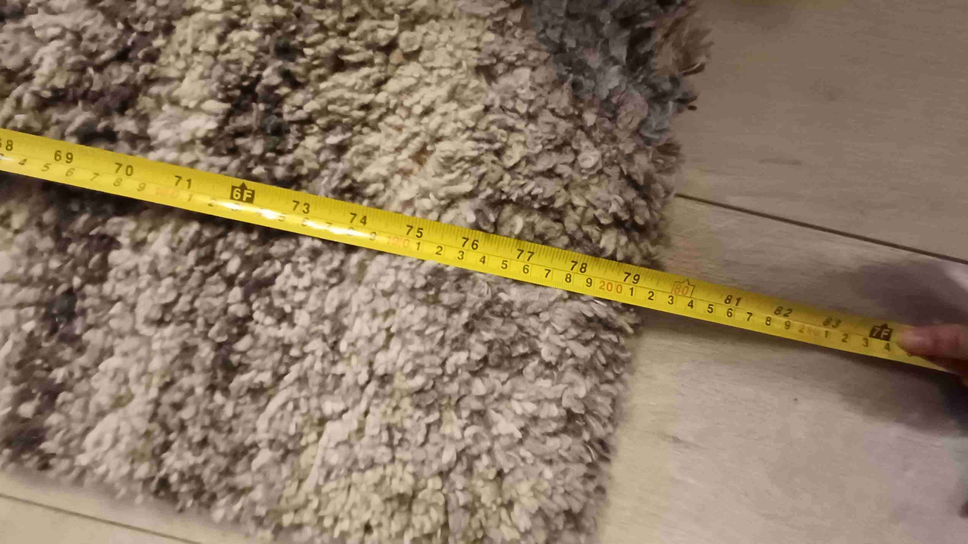 Alfombra grande en tonos grises - miniatura 4