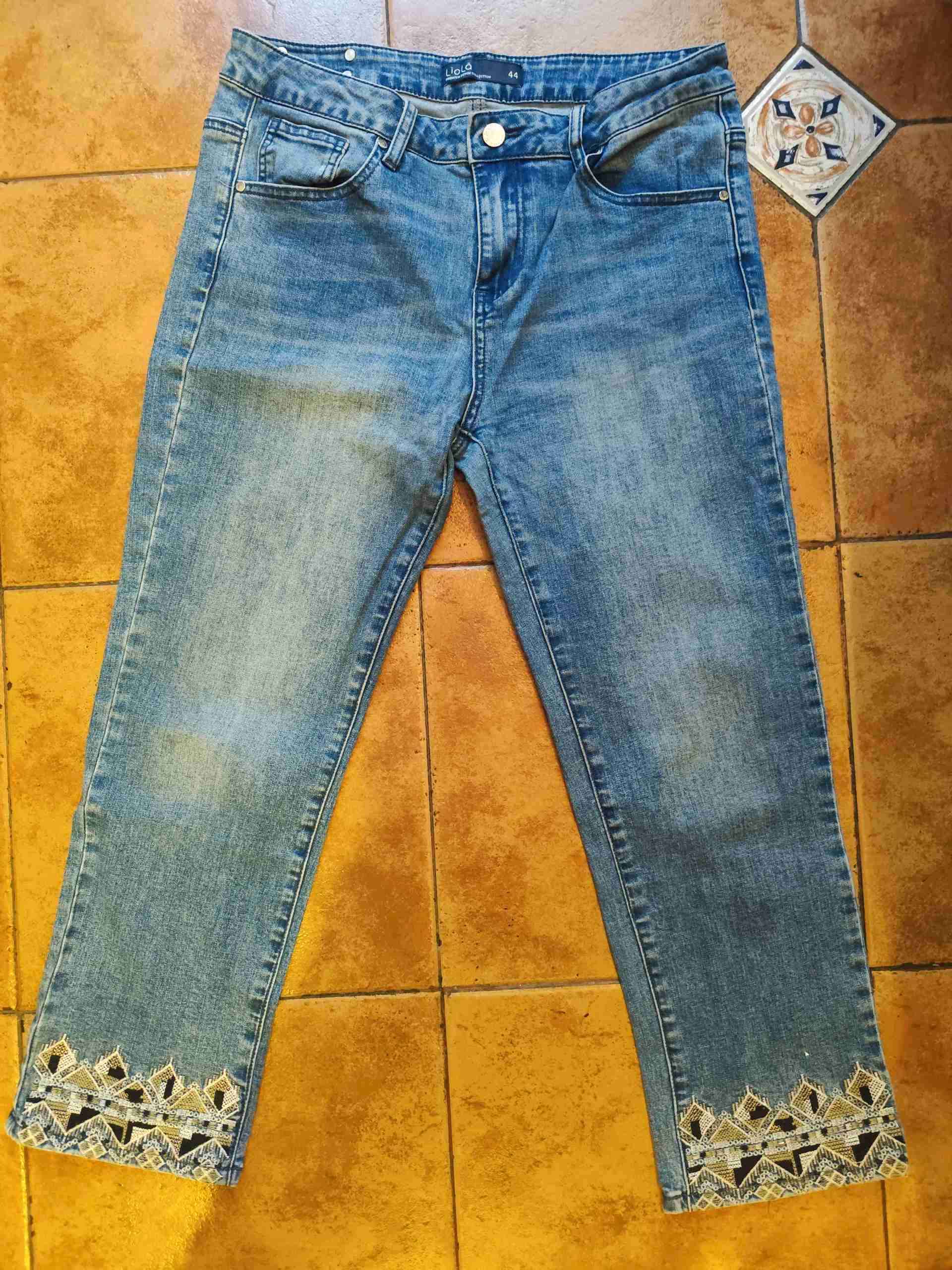 Jeans pescador con bordado Liola