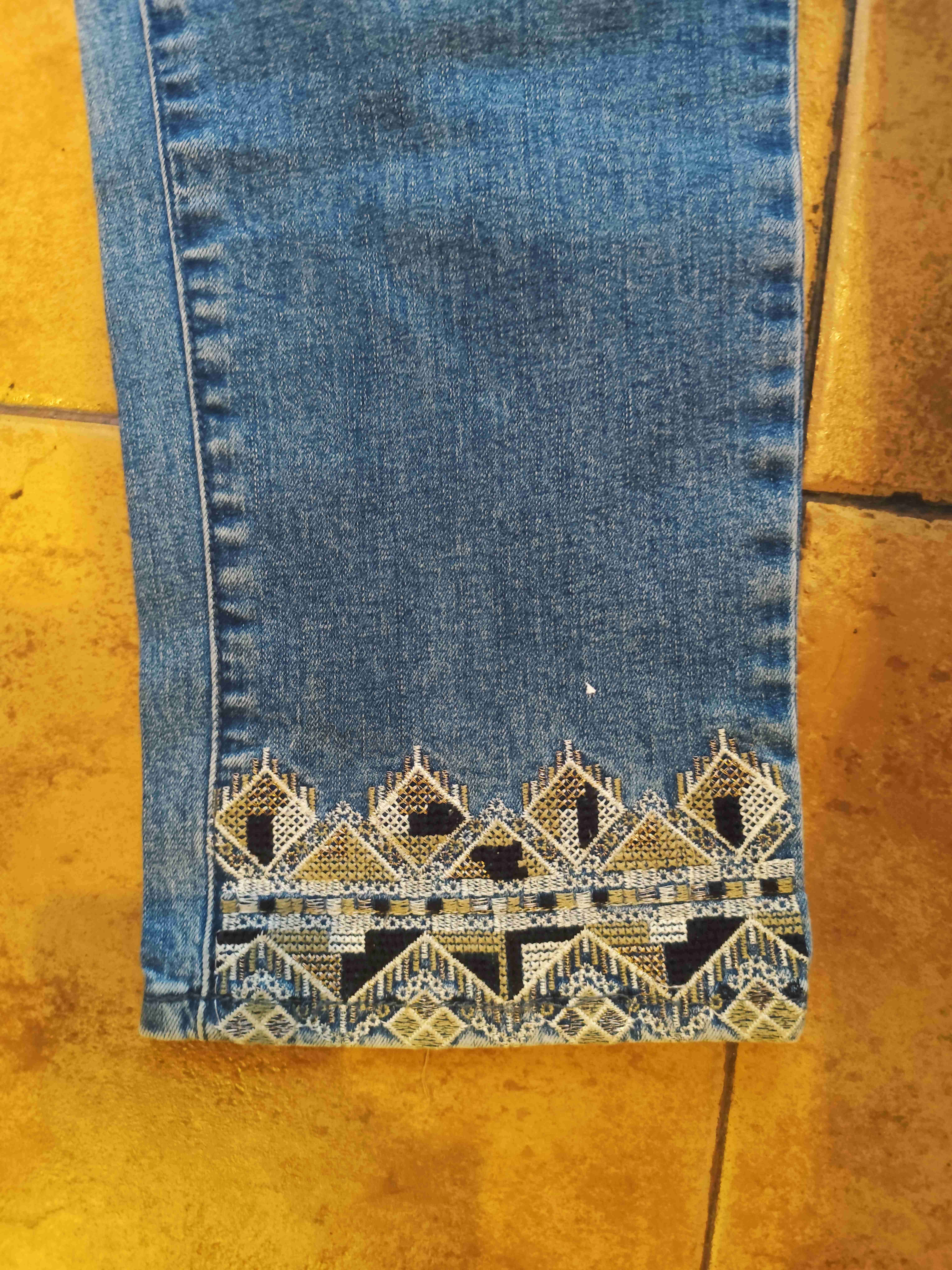 Jeans pescador con bordado Liola - miniatura 2