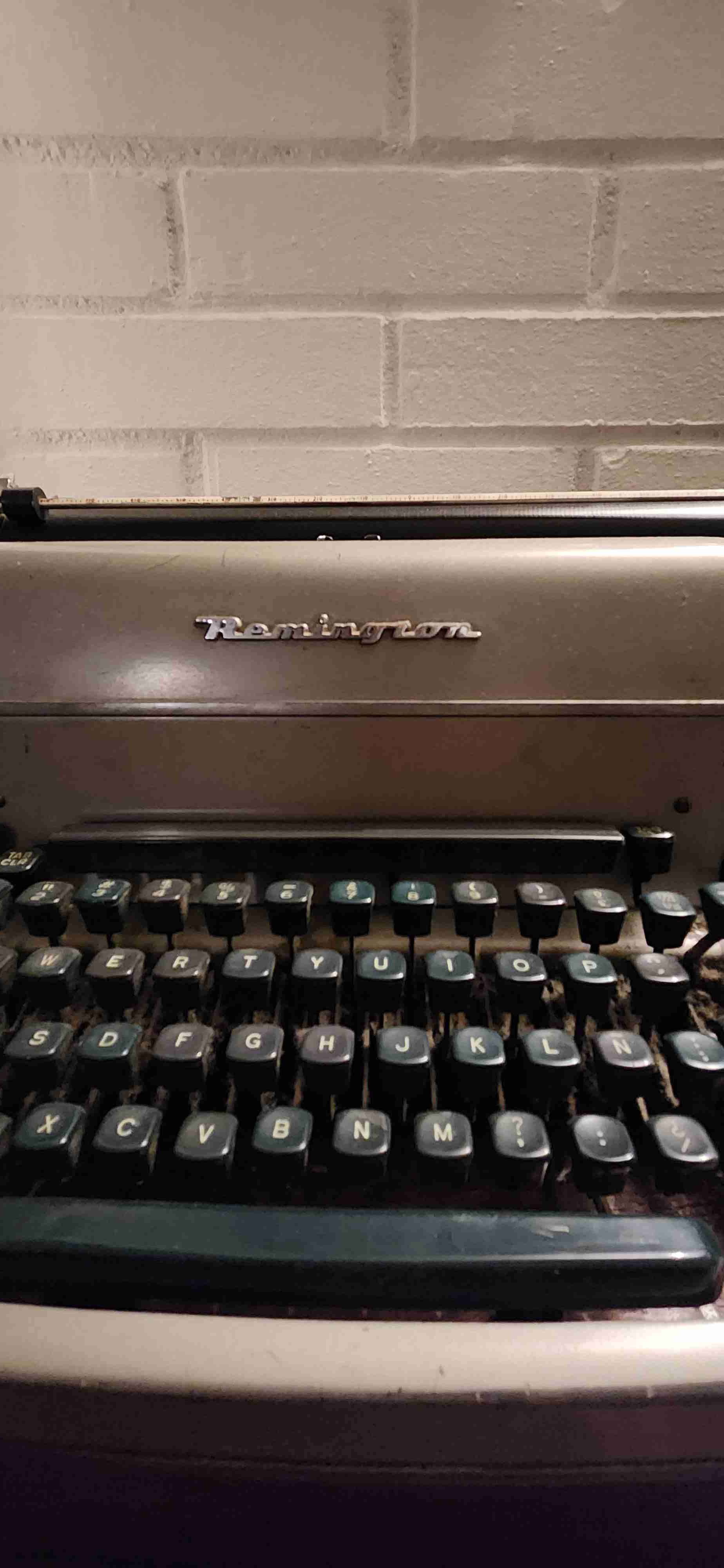 Máquina de escribir Remington vintage - miniatura 3