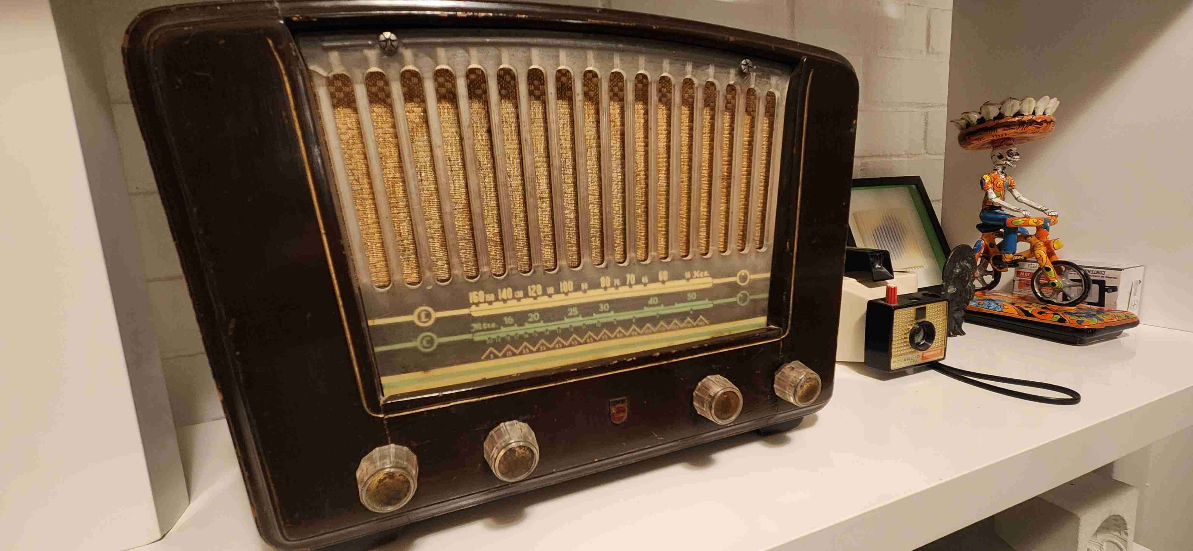 Radio antigua de madera Philips - miniatura 2
