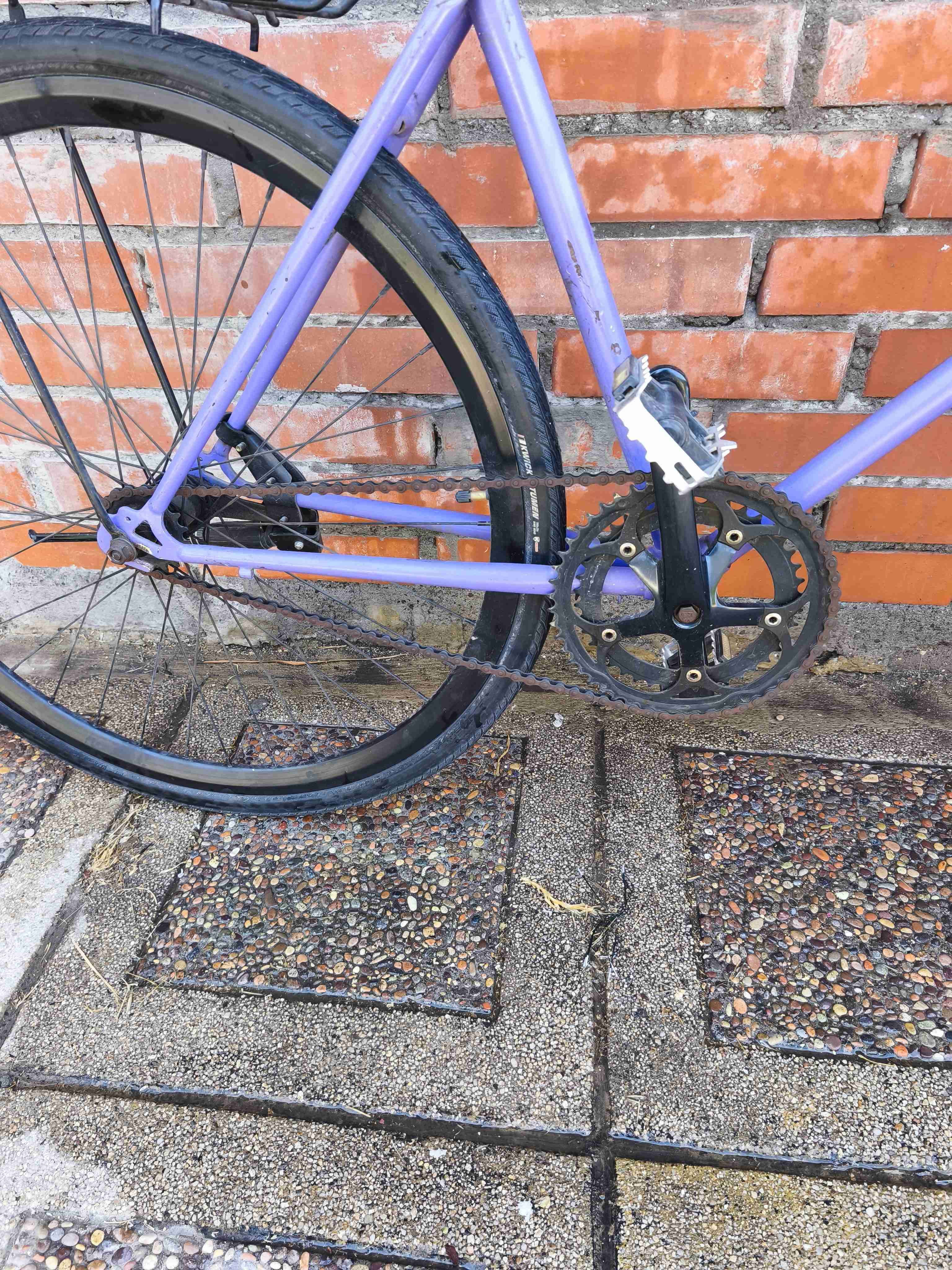 Bicicleta urbana morada - miniatura 2