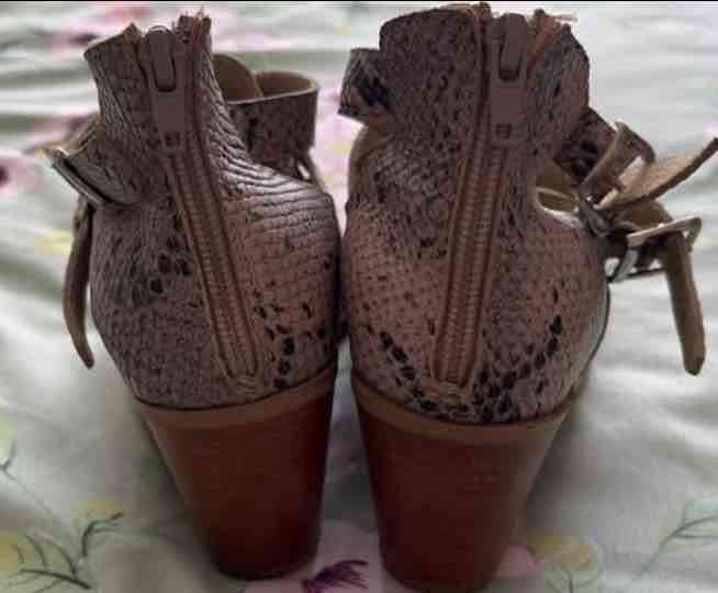 Botines con estampado de serpiente - miniatura 5